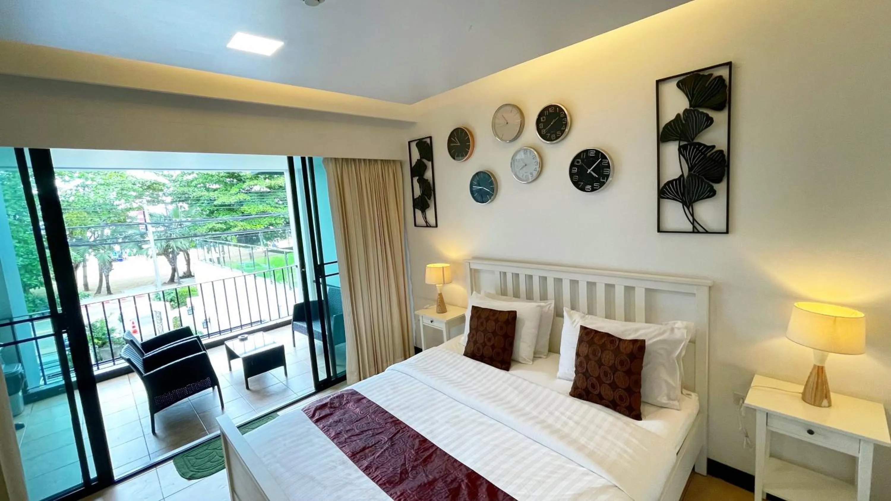 Bedroom, Bed in Beach Gallery House