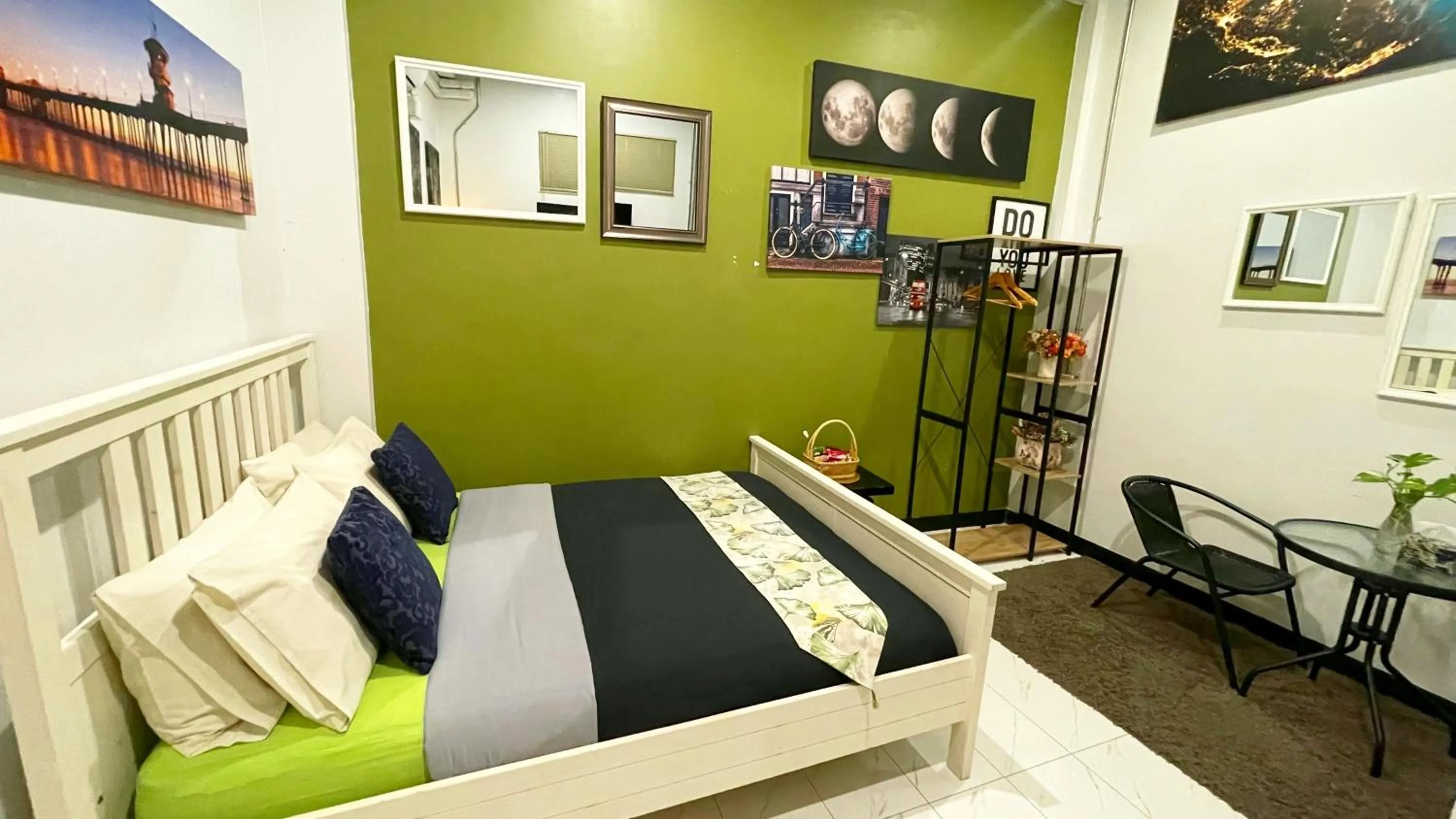 Bedroom, Bed in Beach Gallery House