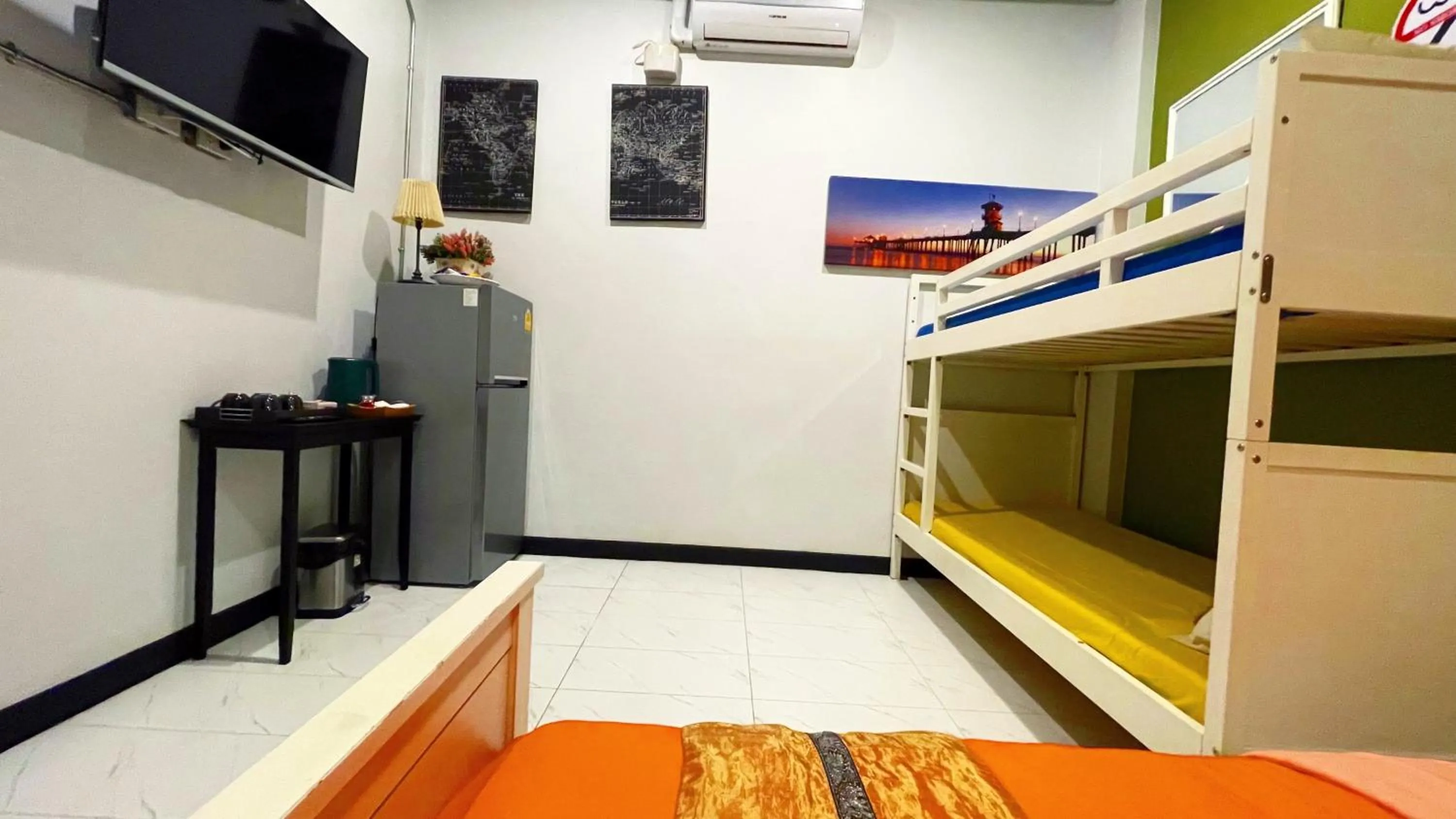 Bedroom, Bed in Beach Gallery House