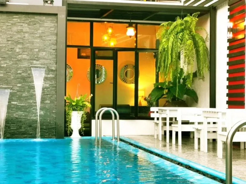 Swimming pool in Beach Gallery House