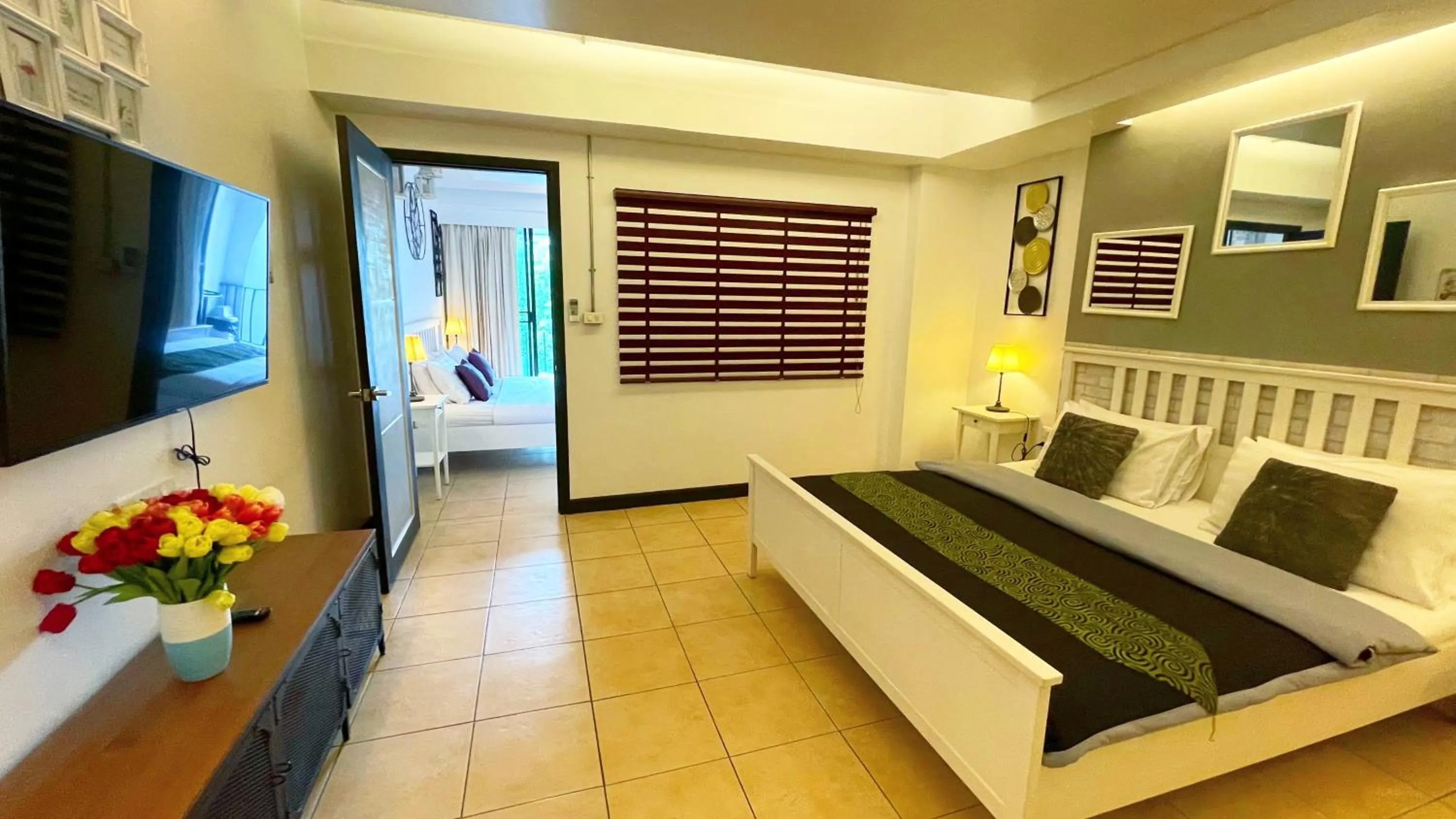 Bedroom, Bed in Beach Gallery House