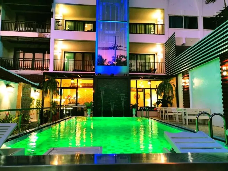 Swimming pool in Beach Gallery House