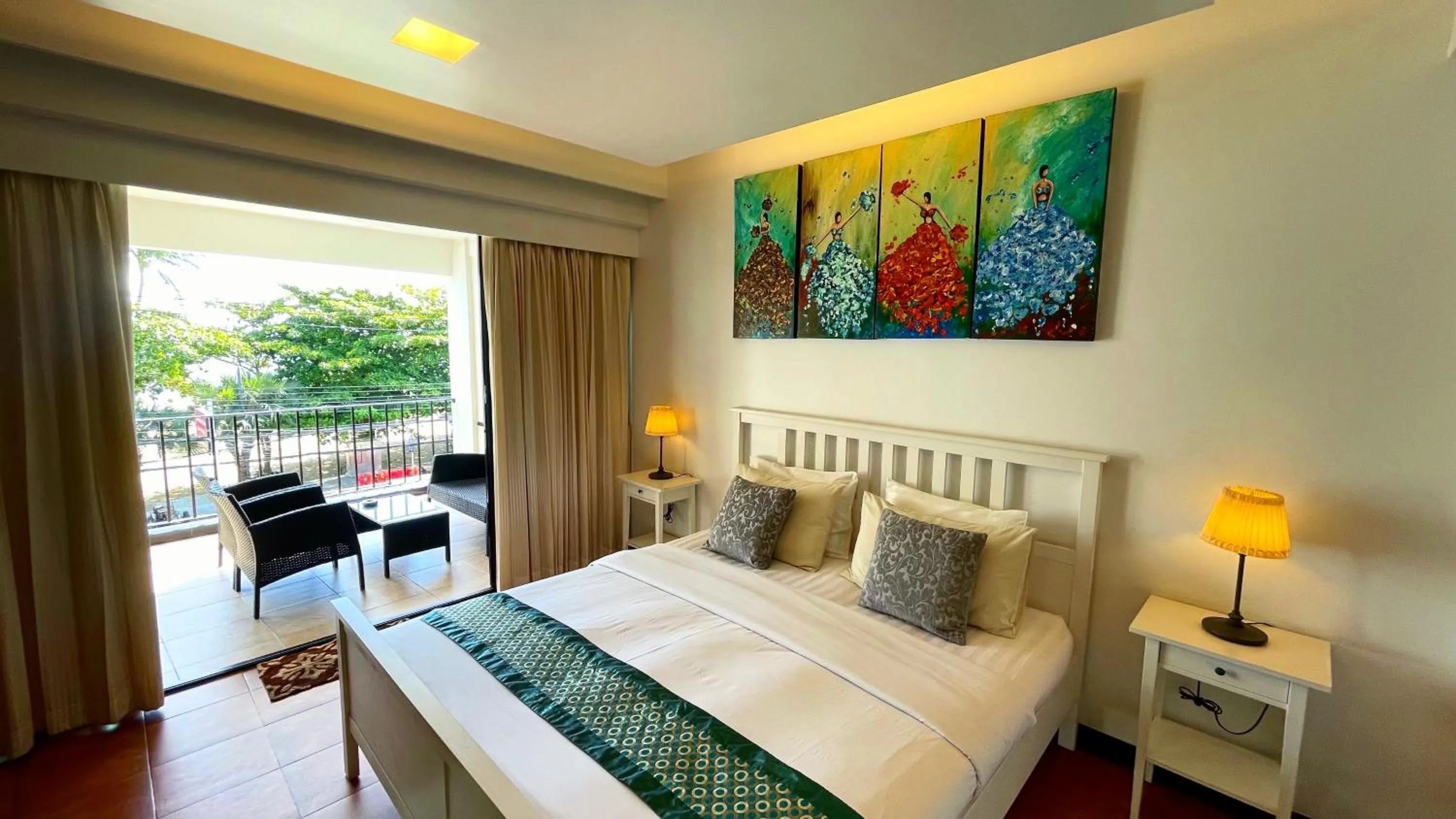 Bedroom, Bed in Beach Gallery House