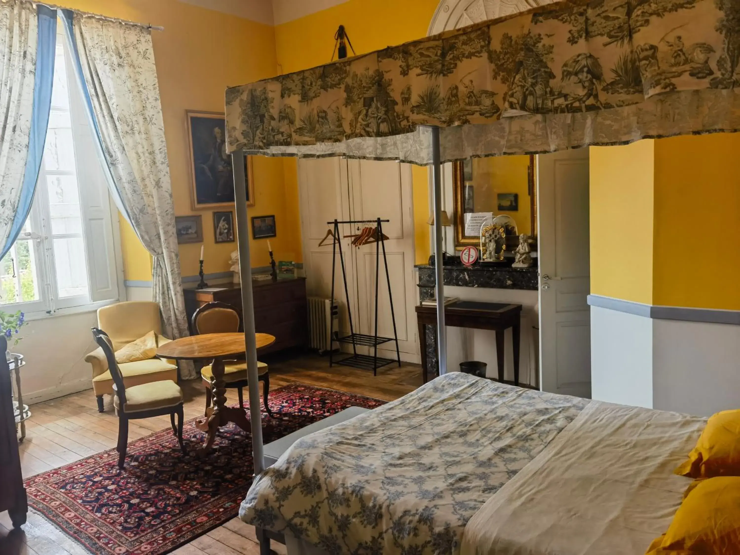 Double Room with Private Bathroom in Château de Thégra Double Room with Private Bathroom in Château de Thégra
