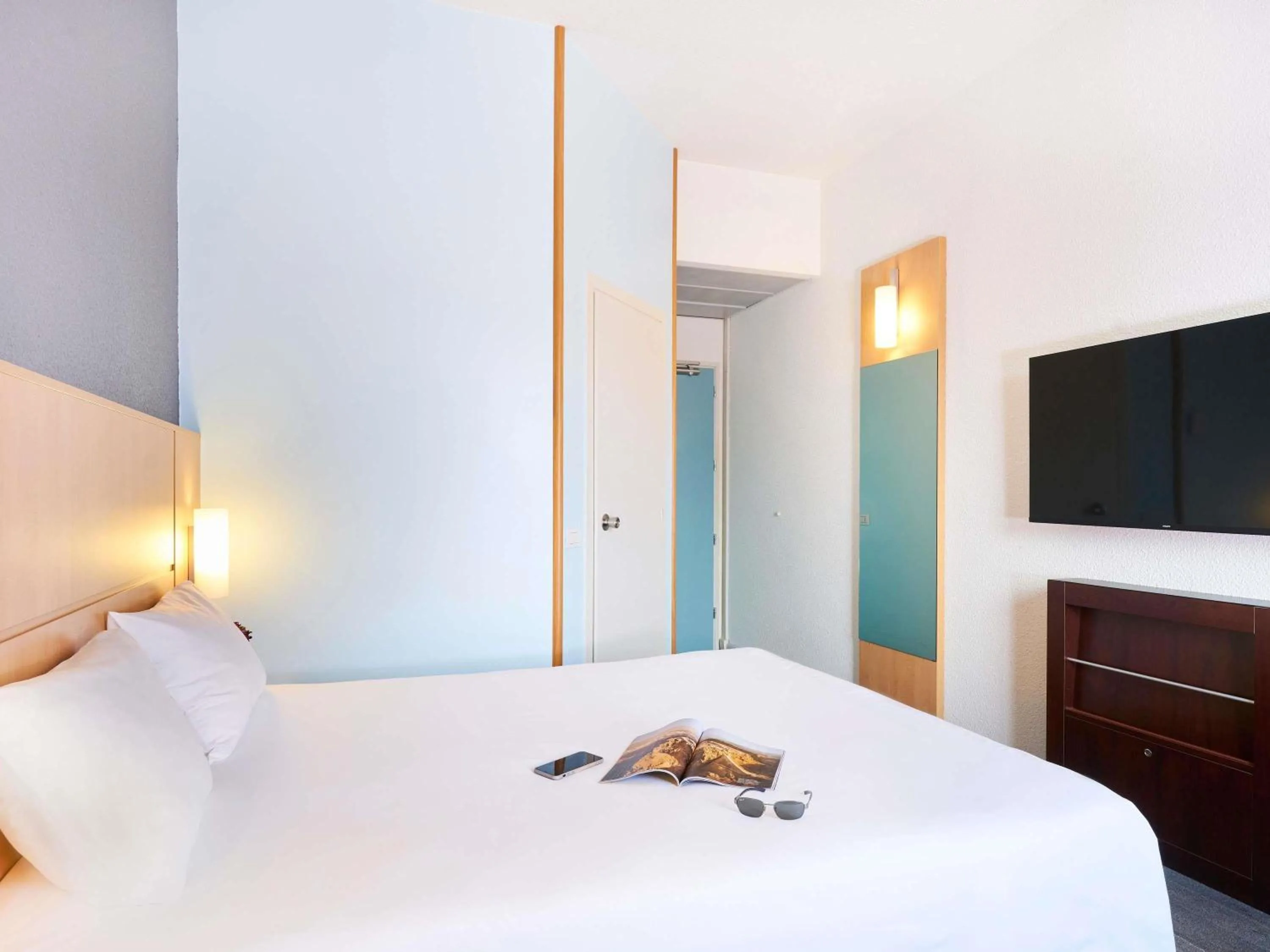 Bedroom, Bed in Ibis Como