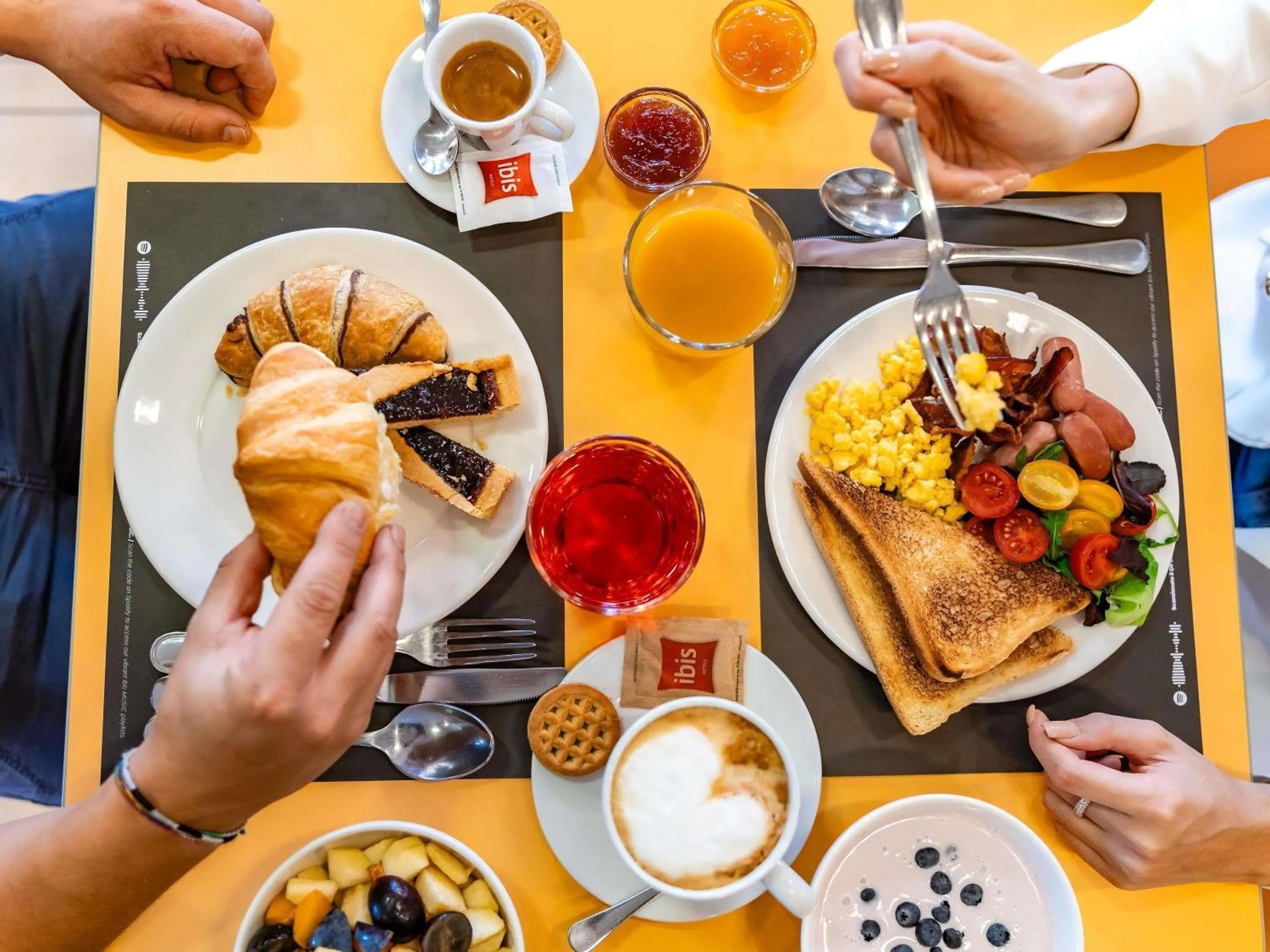Breakfast in Ibis Como
