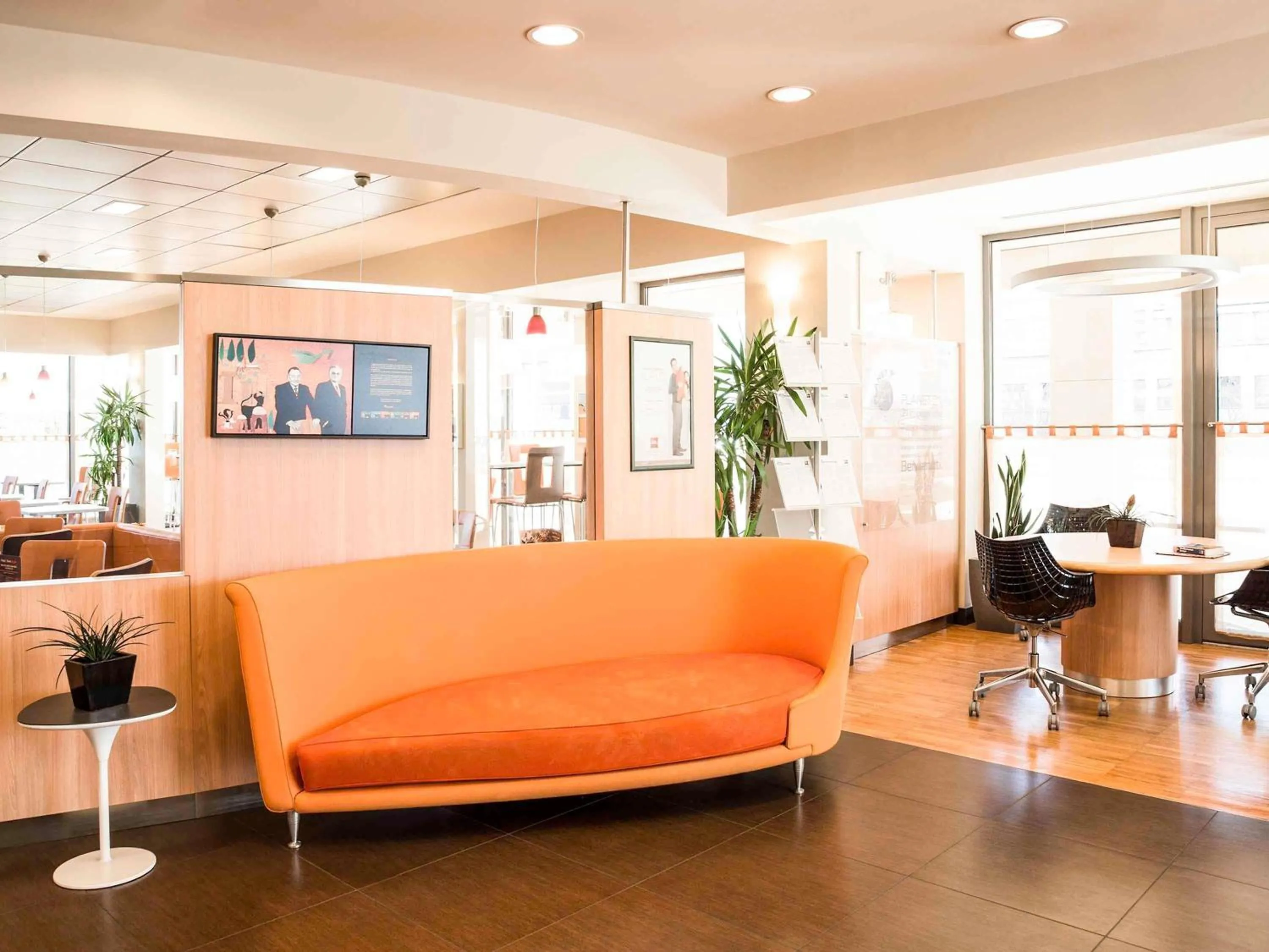 Property building in Ibis Como