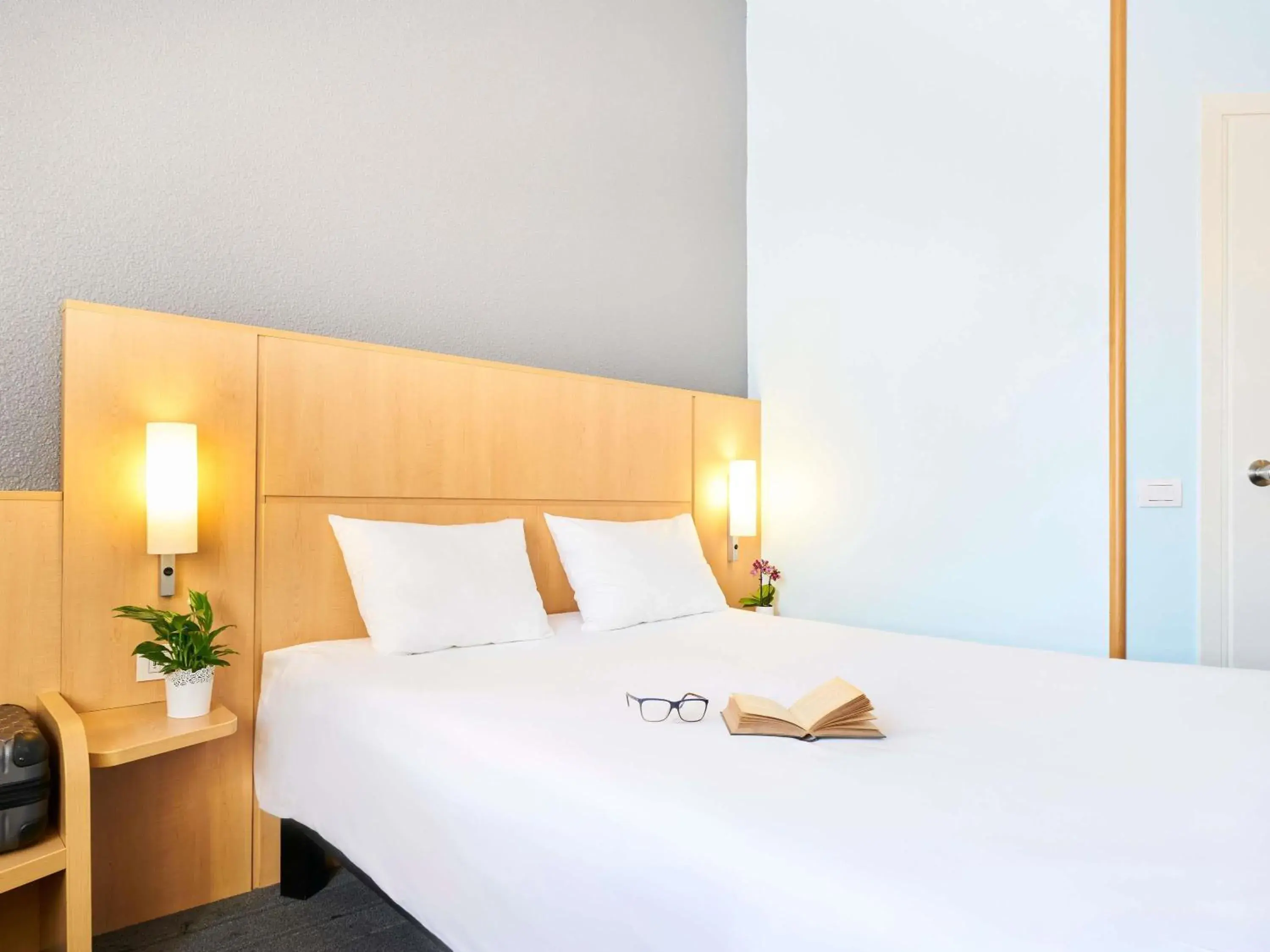 Premium Double Room in Ibis Como Premium Double Room in Ibis Como