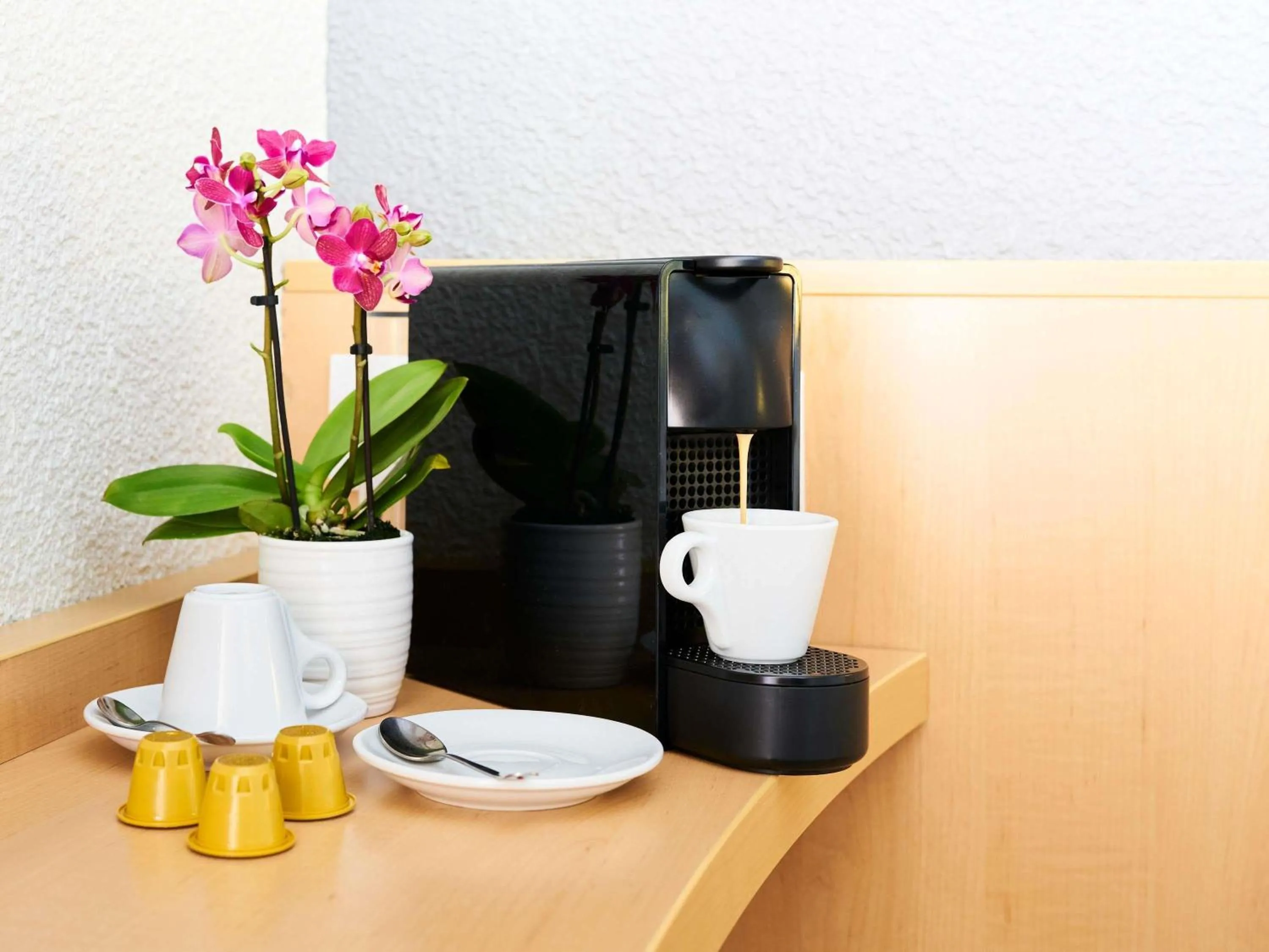 Bedroom in Ibis Como