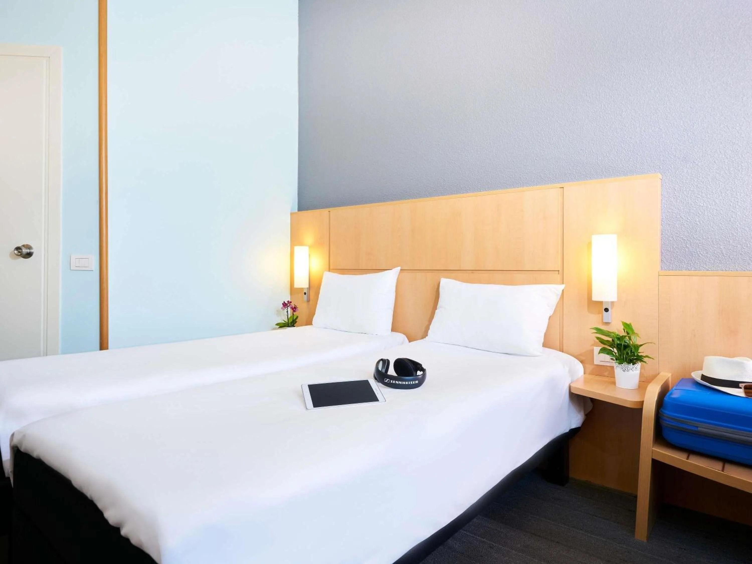 Bedroom, Bed in Ibis Como