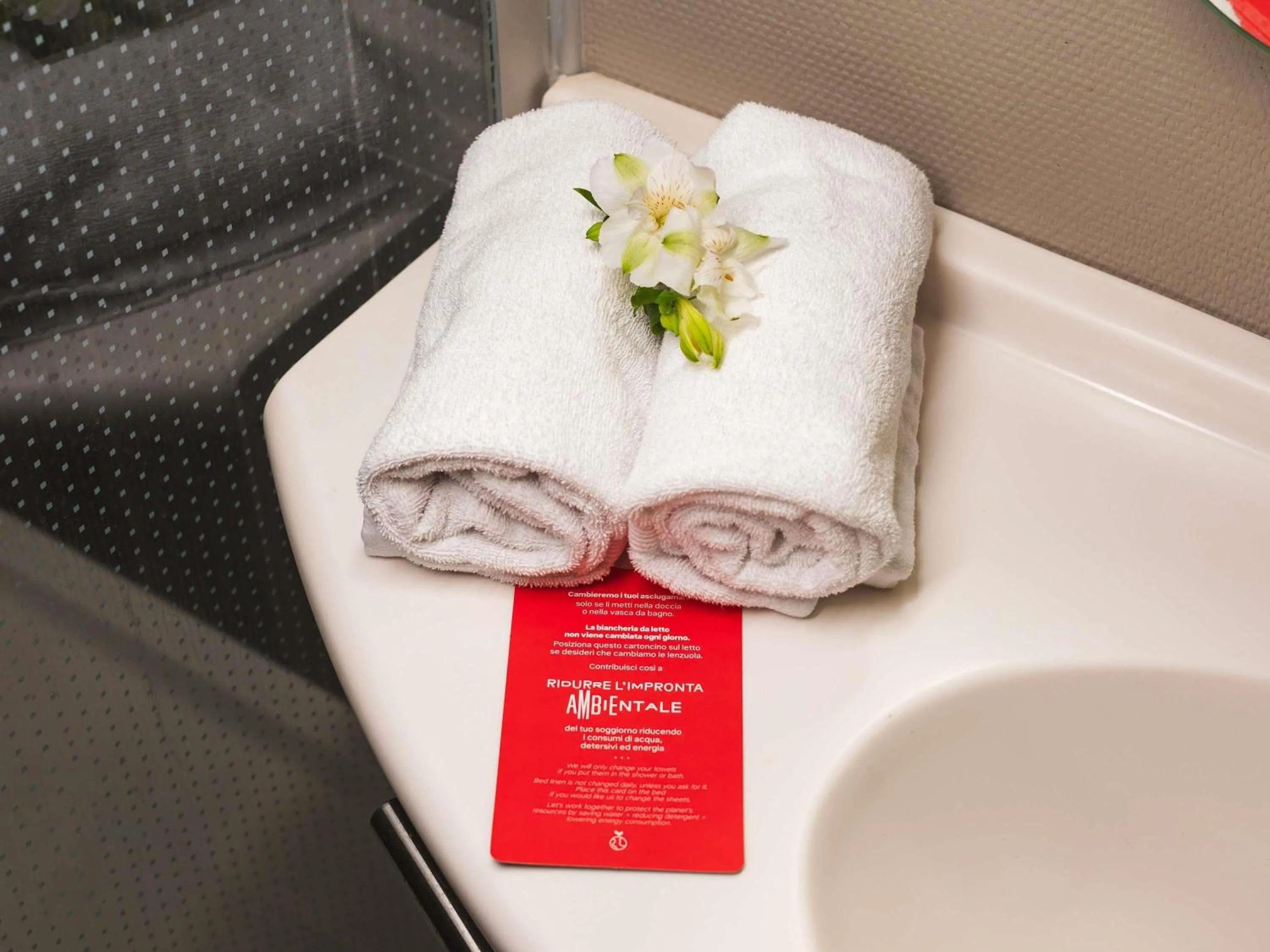 Bedroom in Ibis Como