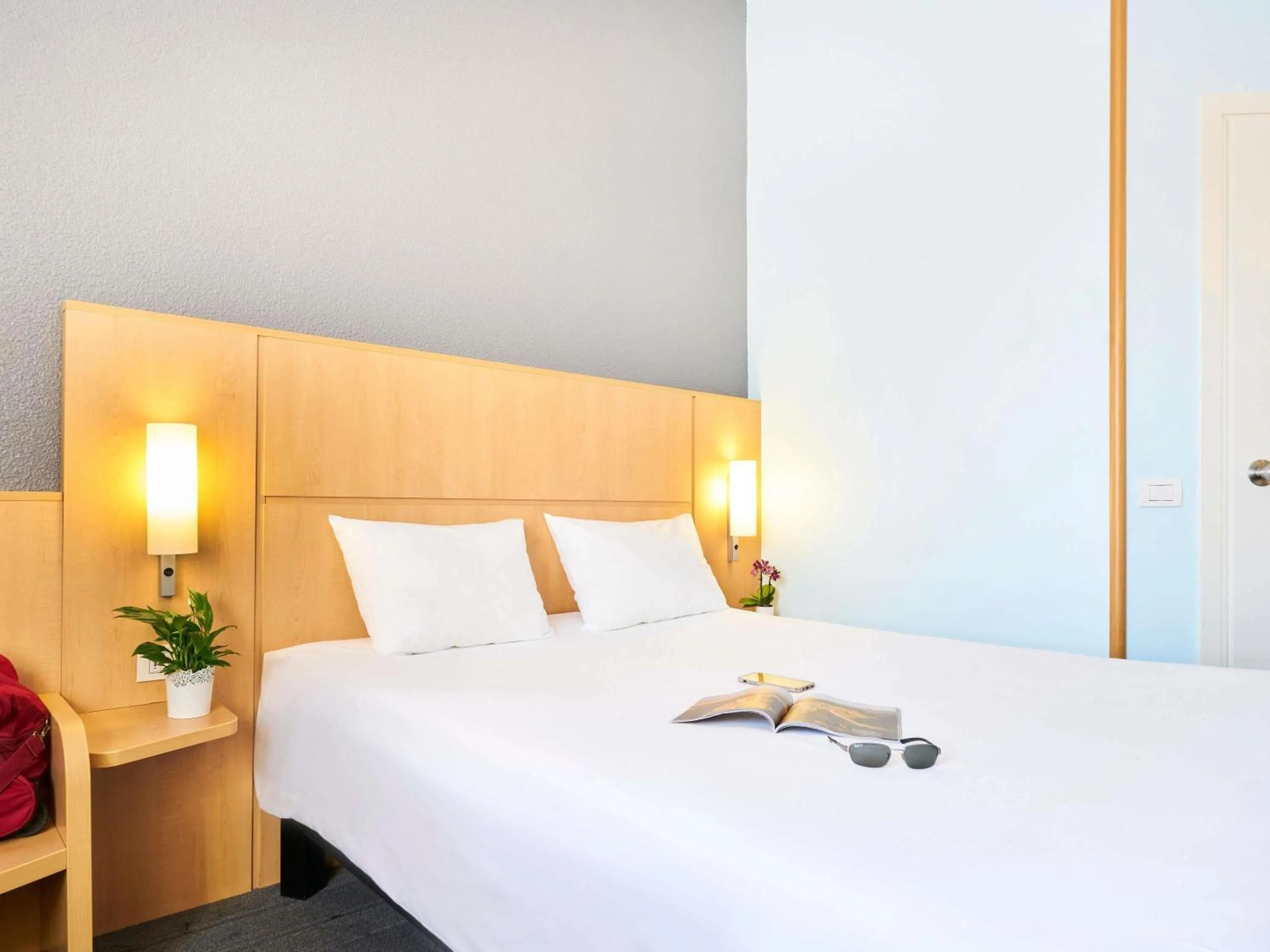 Bedroom, Bed in Ibis Como