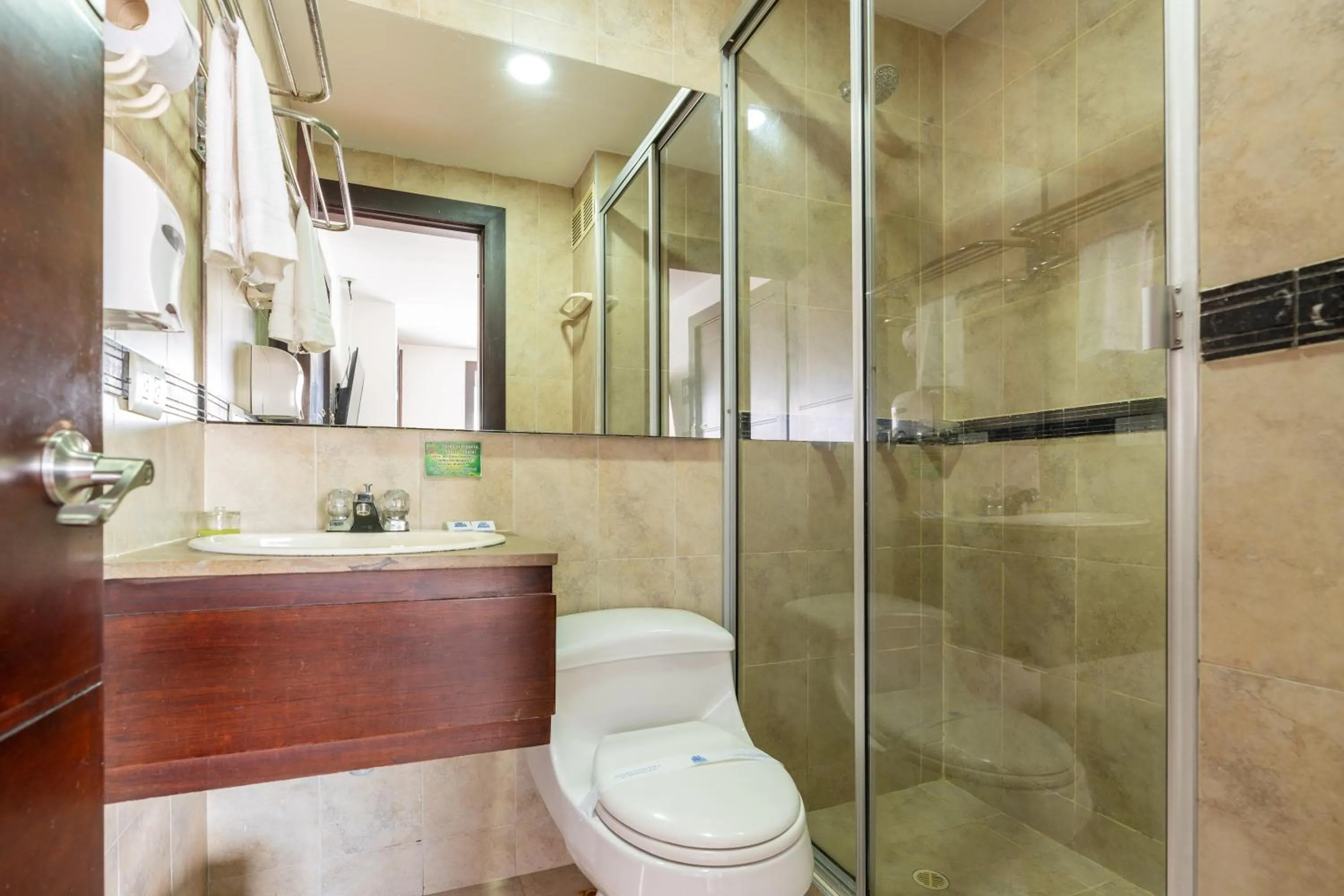 Shower in Hotel Bogota Resort