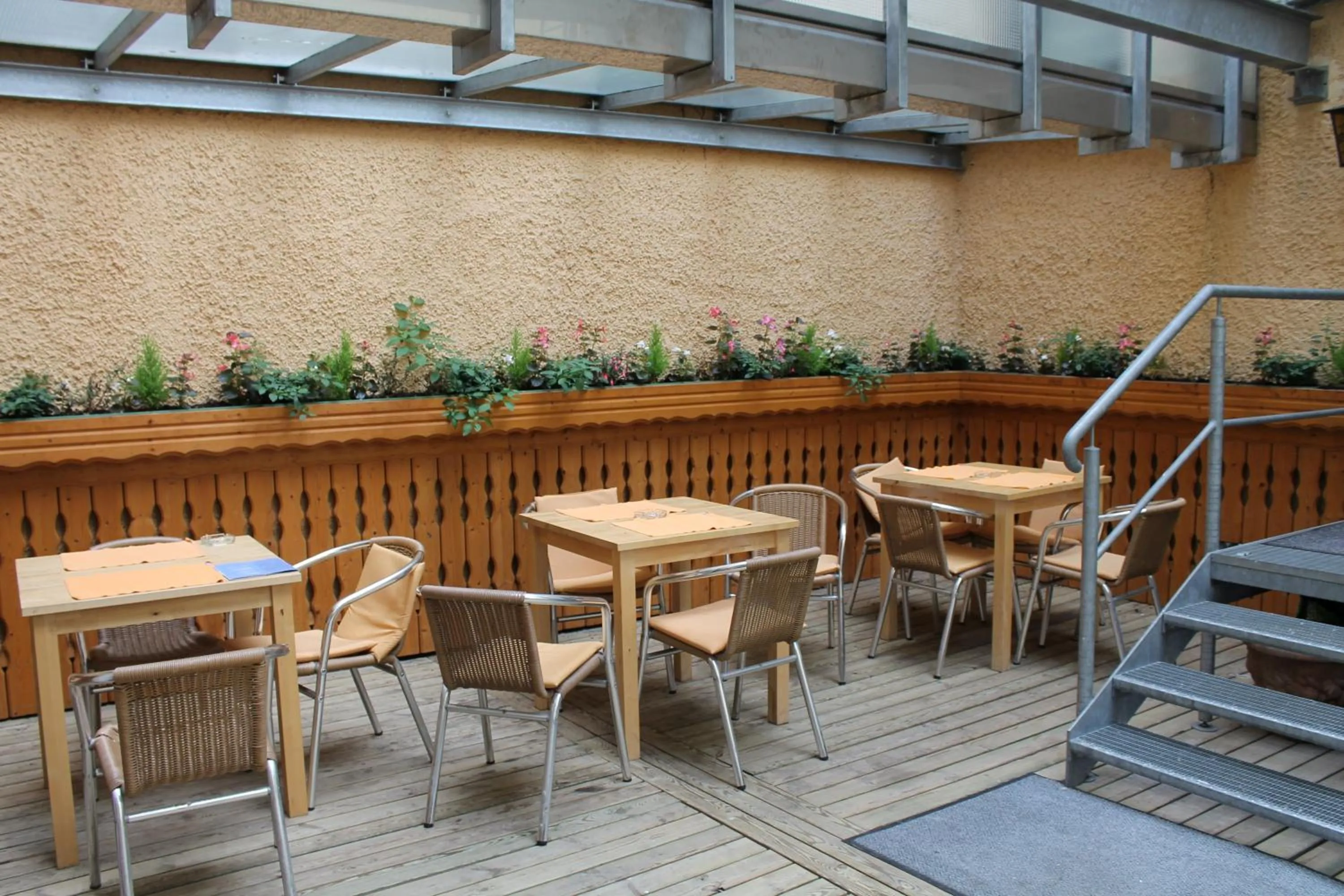 Restaurant/places to eat in Hotel Atlanta