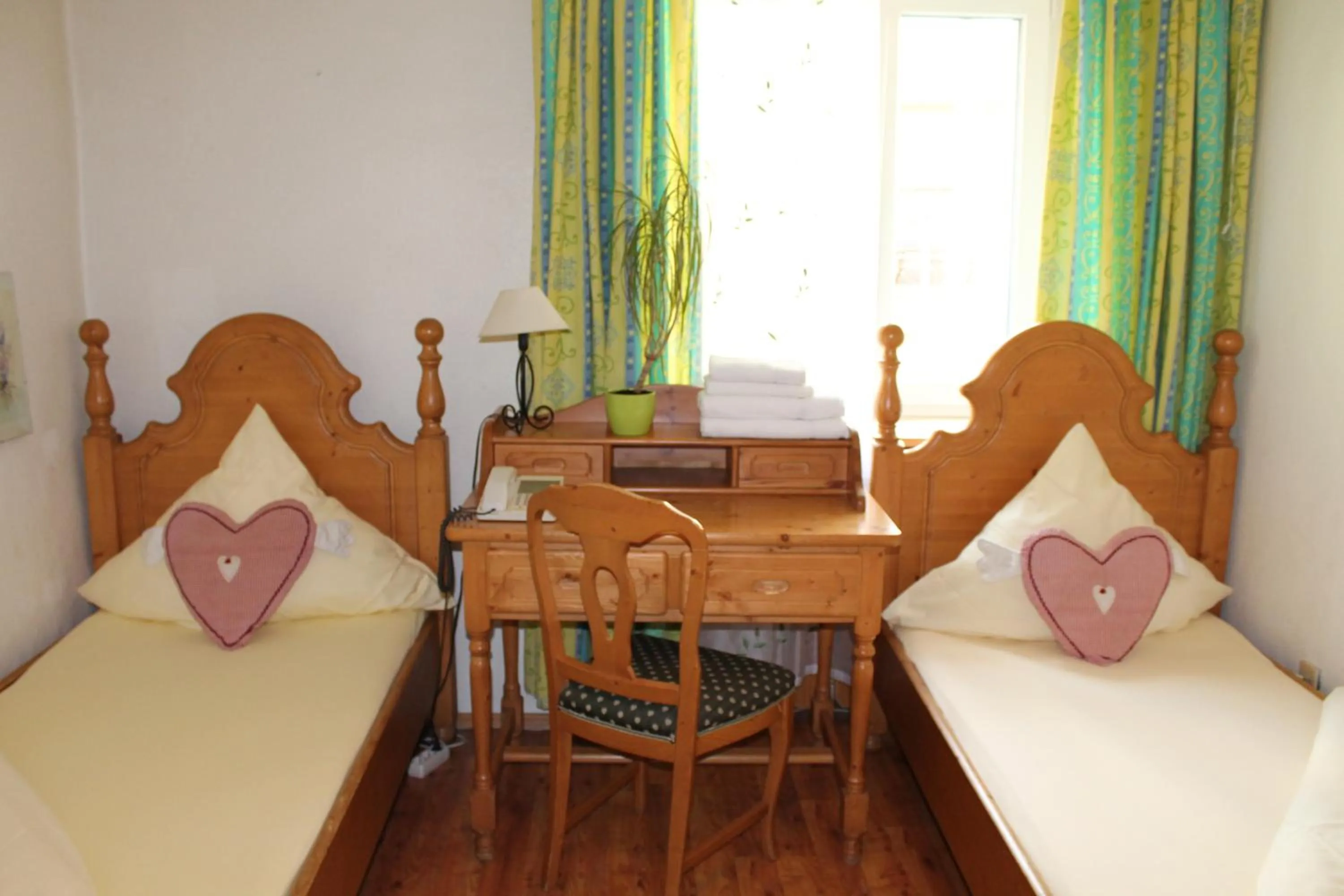 Shower, Bed in Hotel Atlanta