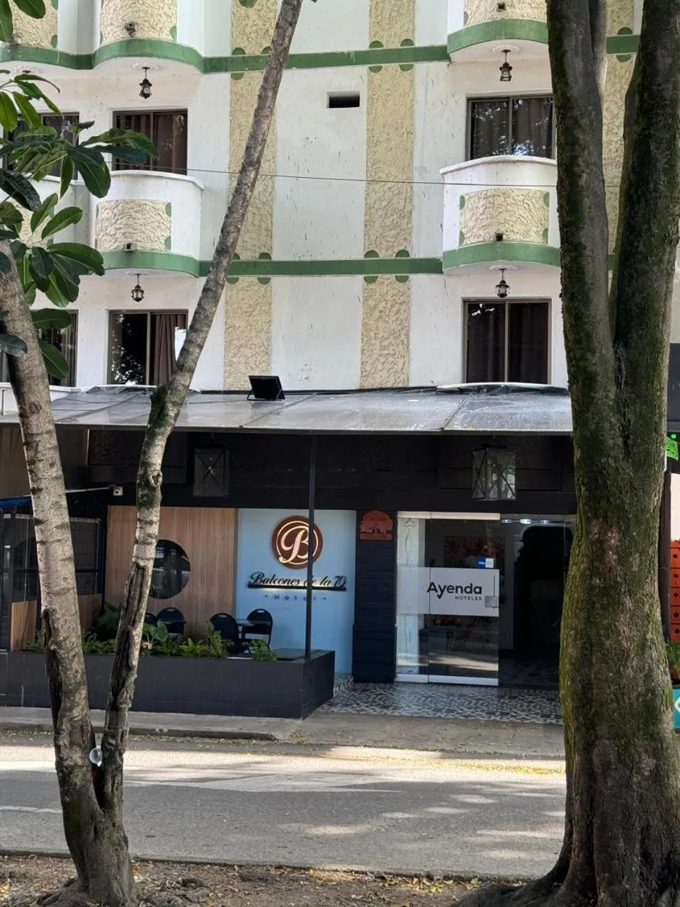 Property building in Ayenda 1228 Balcones de la 70