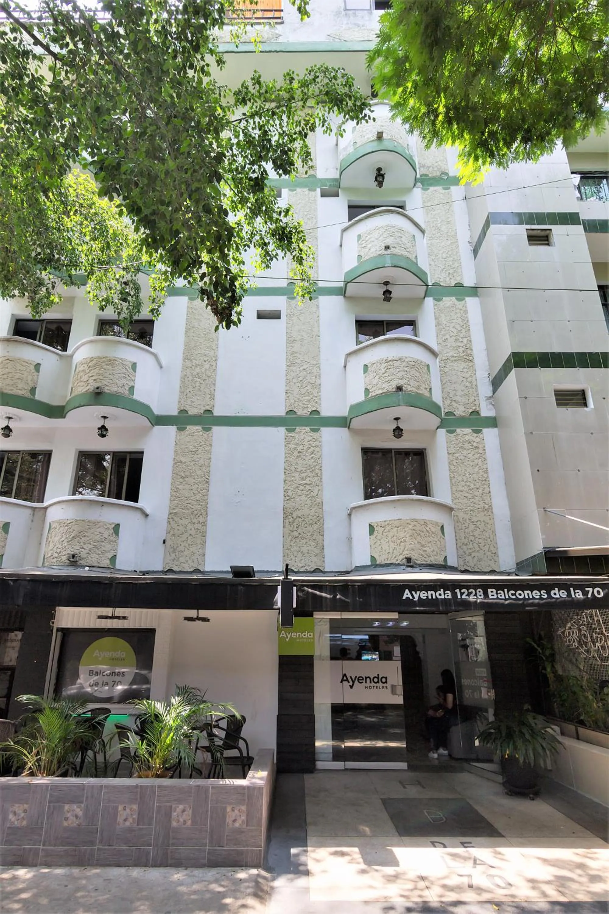 Property building in Ayenda 1228 Balcones de la 70