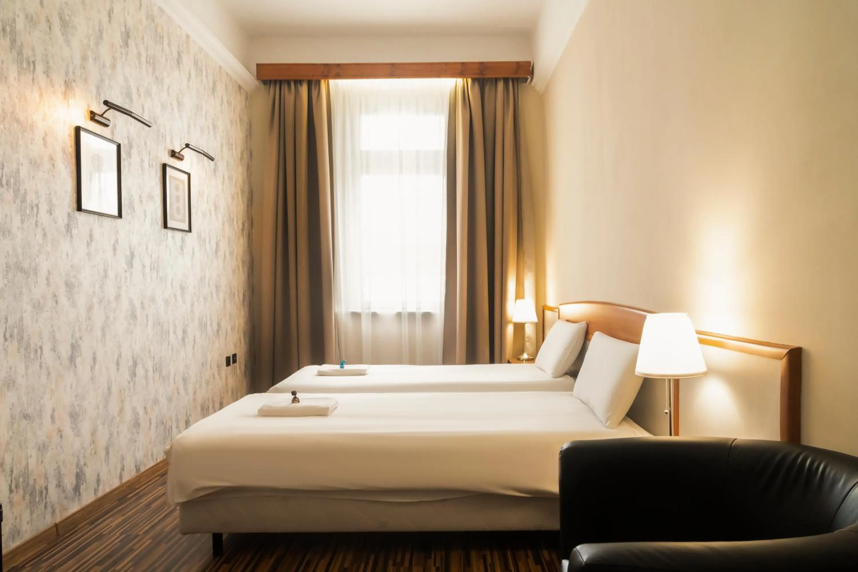 Property building, Bed in Korona Hotel