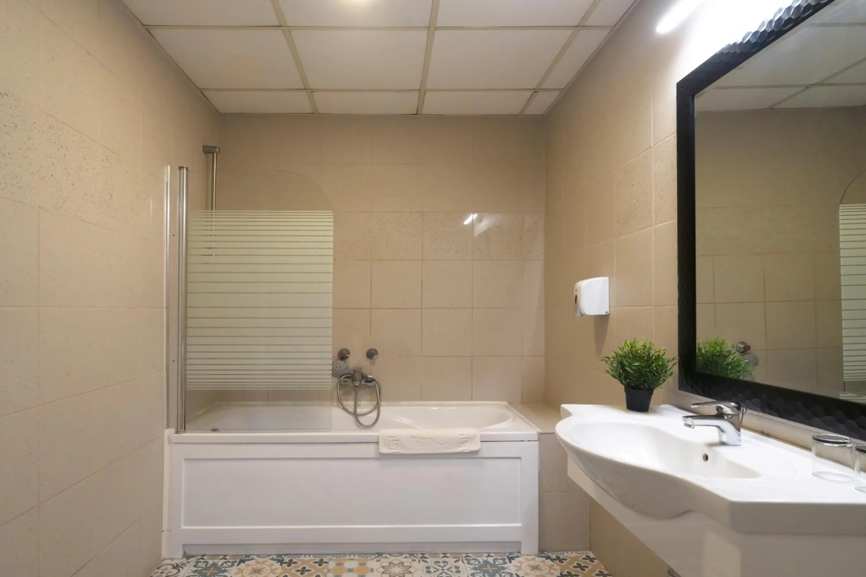 Shower in Korona Hotel