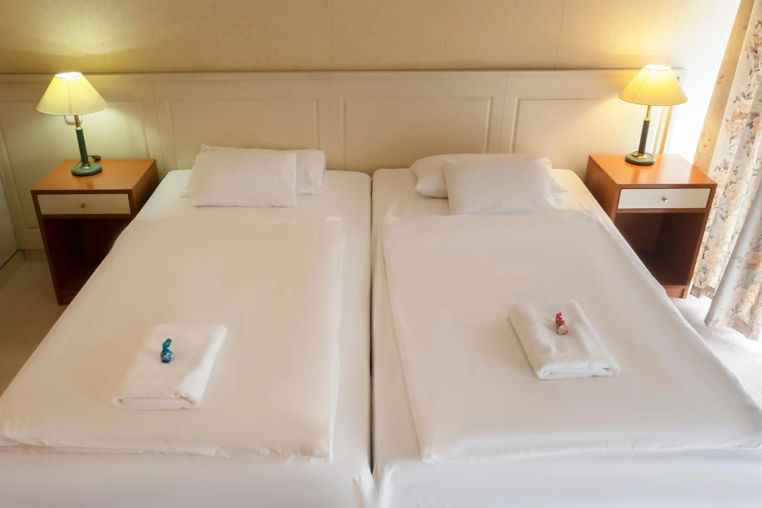 Property building, Bed in Korona Hotel