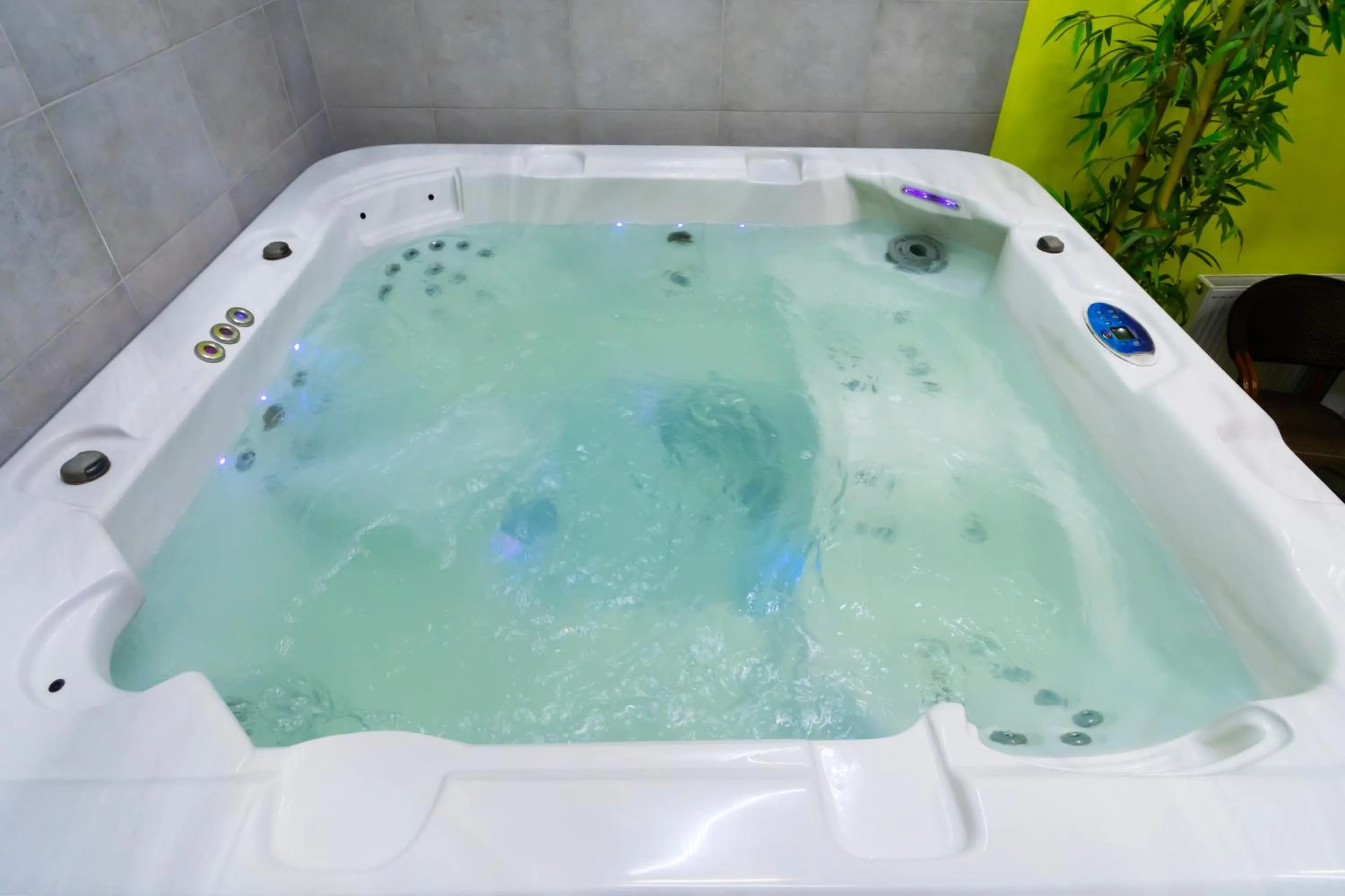 Hot Tub in Korona Hotel