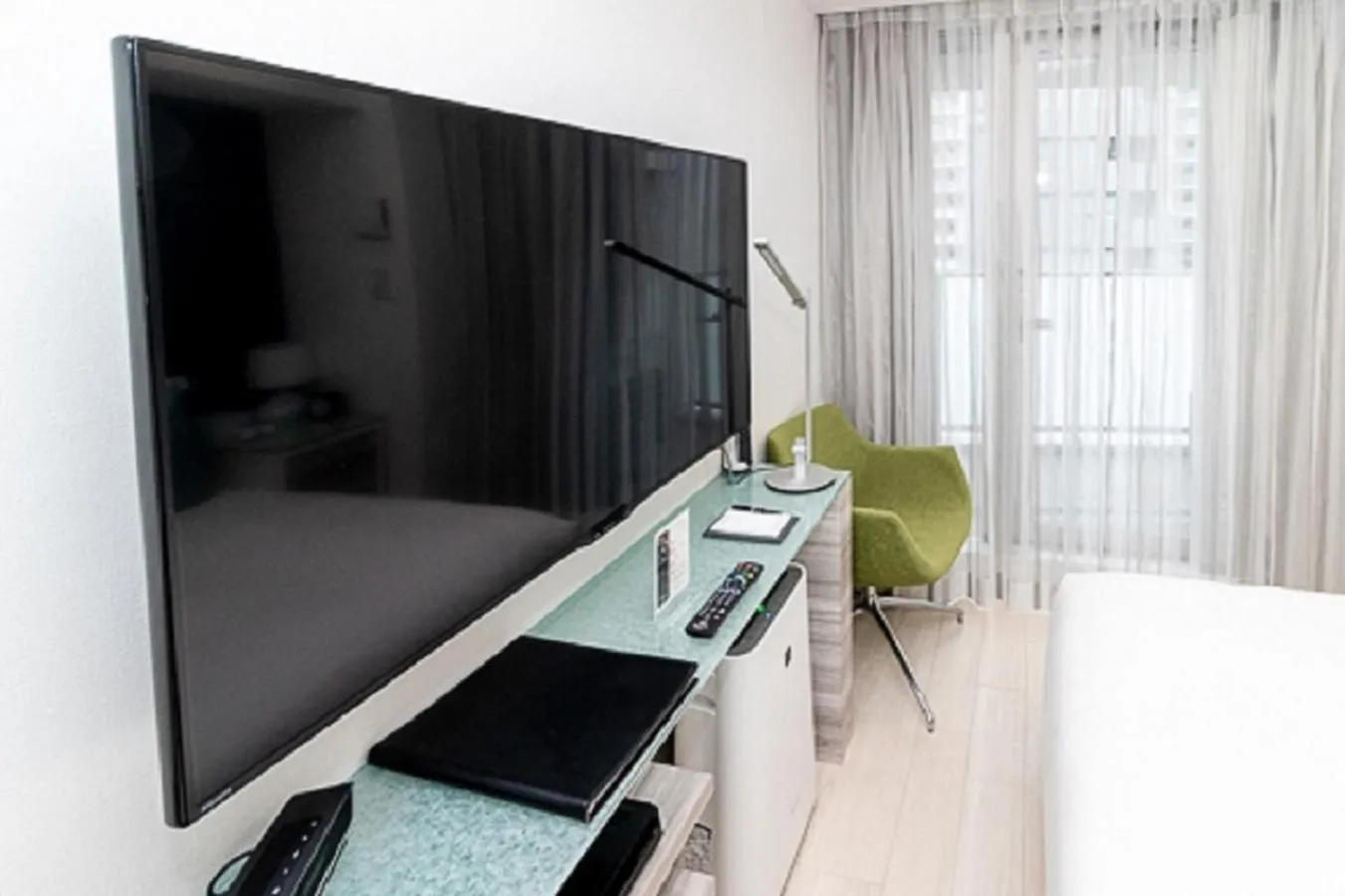 TV and multimedia, Bed in Oakwood Apartments Minami Azabu Tokyo