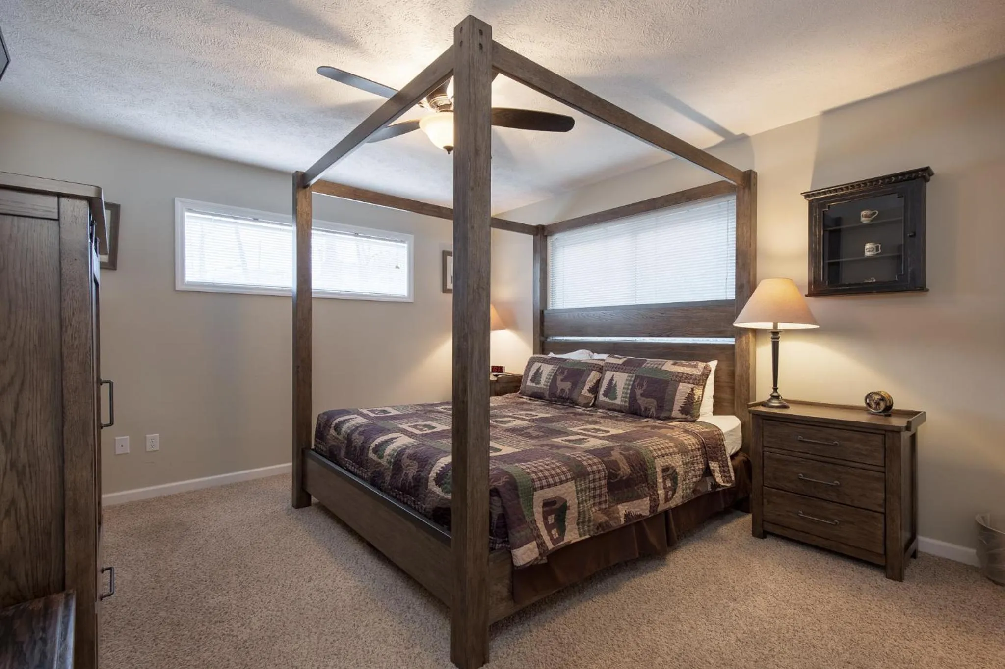 Bedroom, Bed in Kickback Kabin