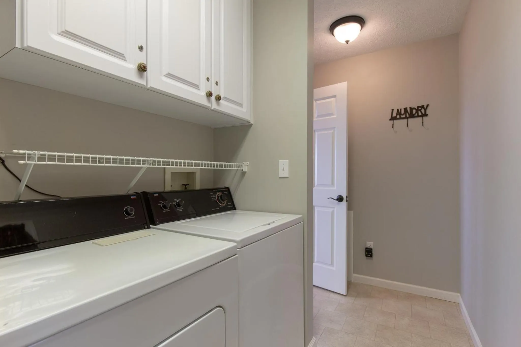 Kitchen or kitchenette in Kickback Kabin