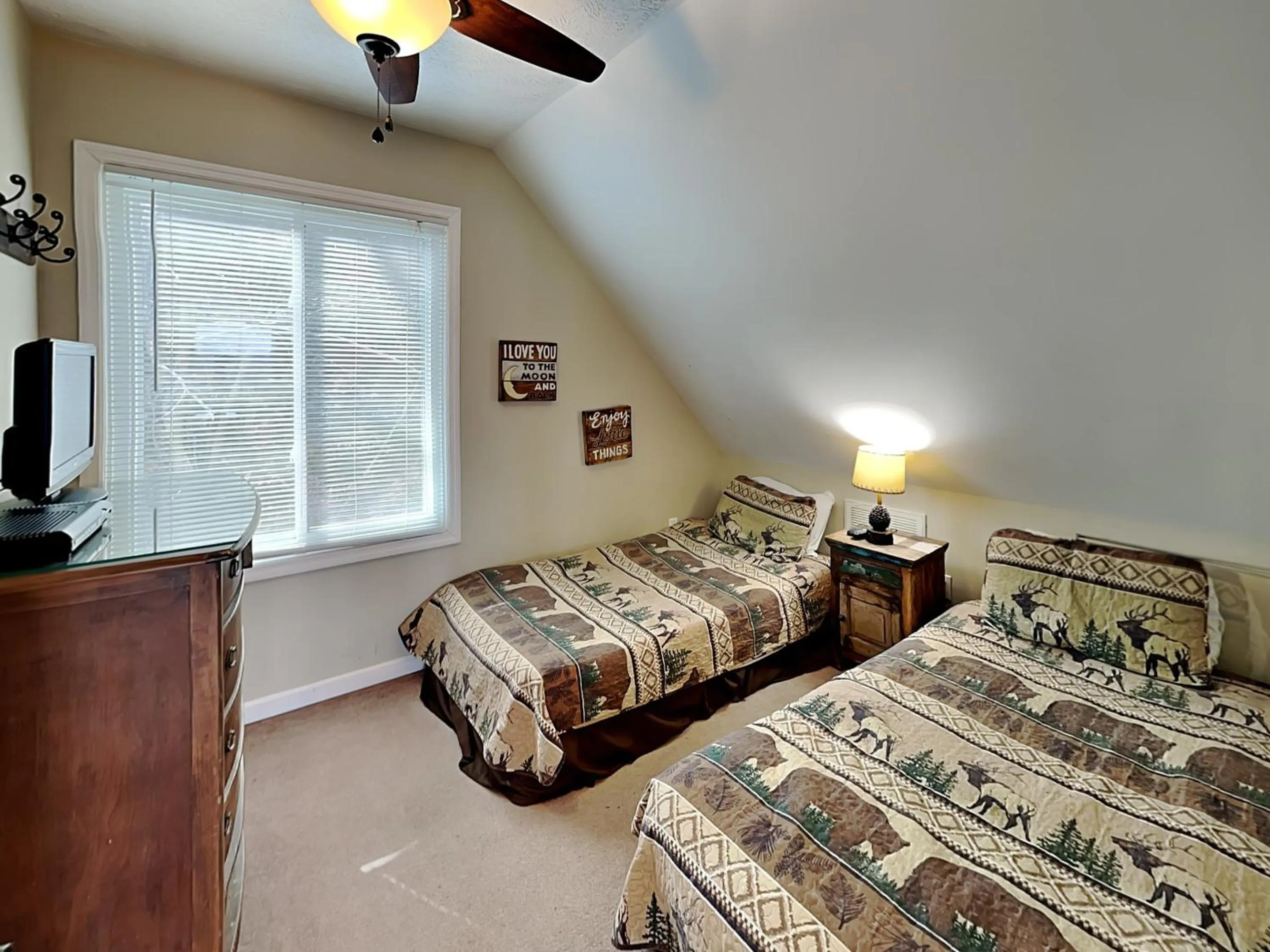 Bed in Kickback Kabin