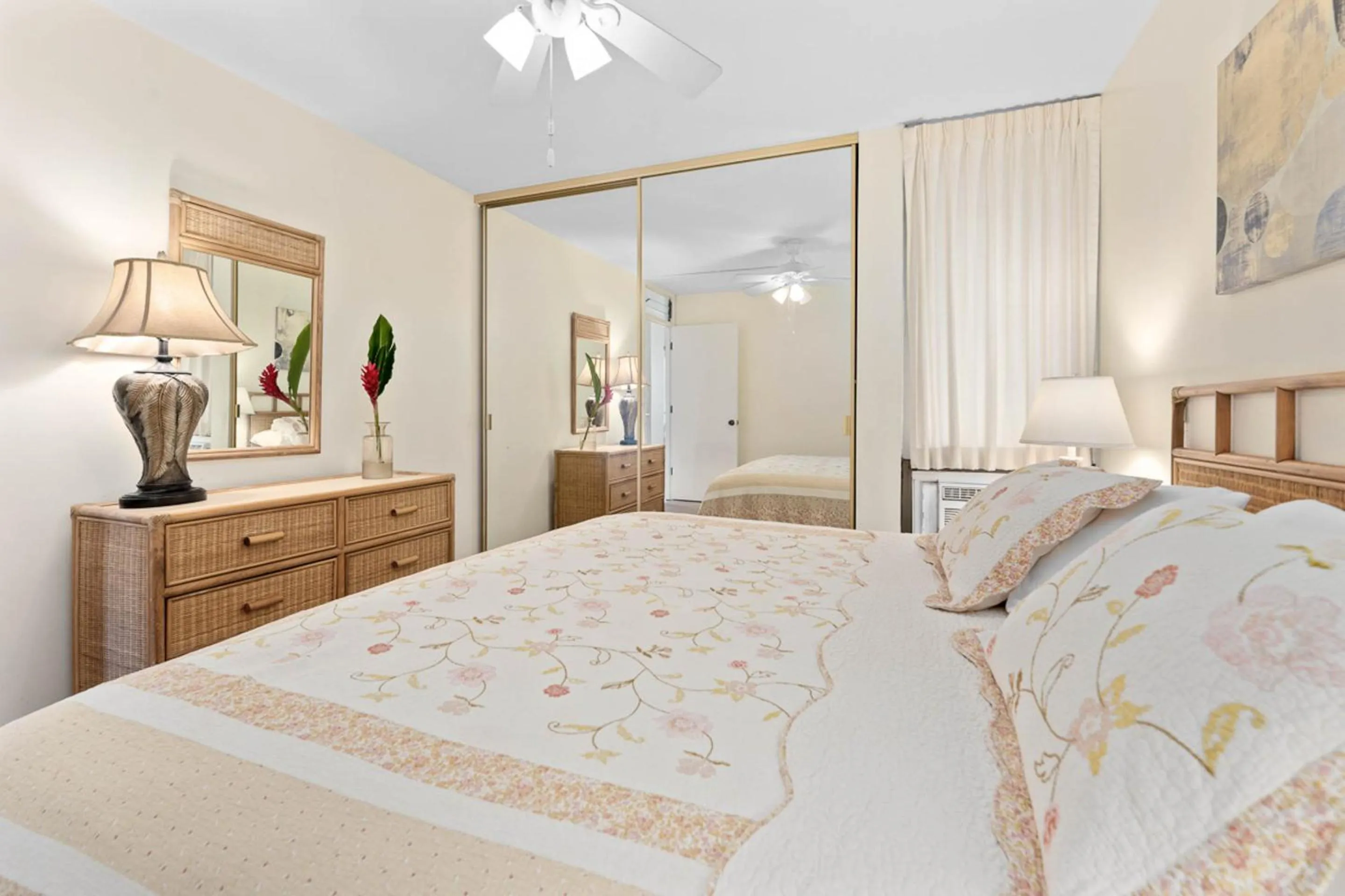 Property building, Bed in Koa Lagoon 506