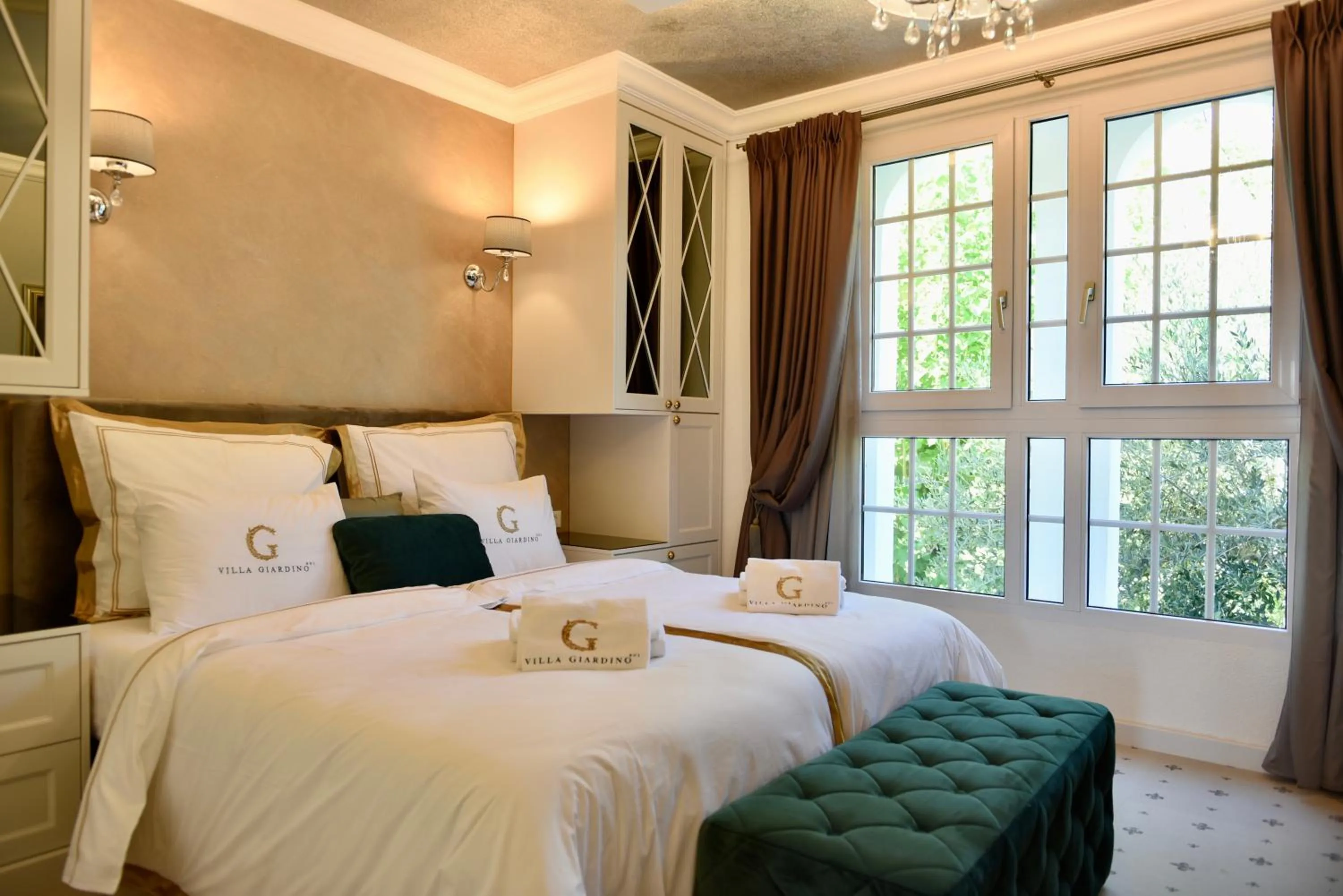 View (from property/room), Bed in Villa Giardino Heritage Boutique Hotel Bol