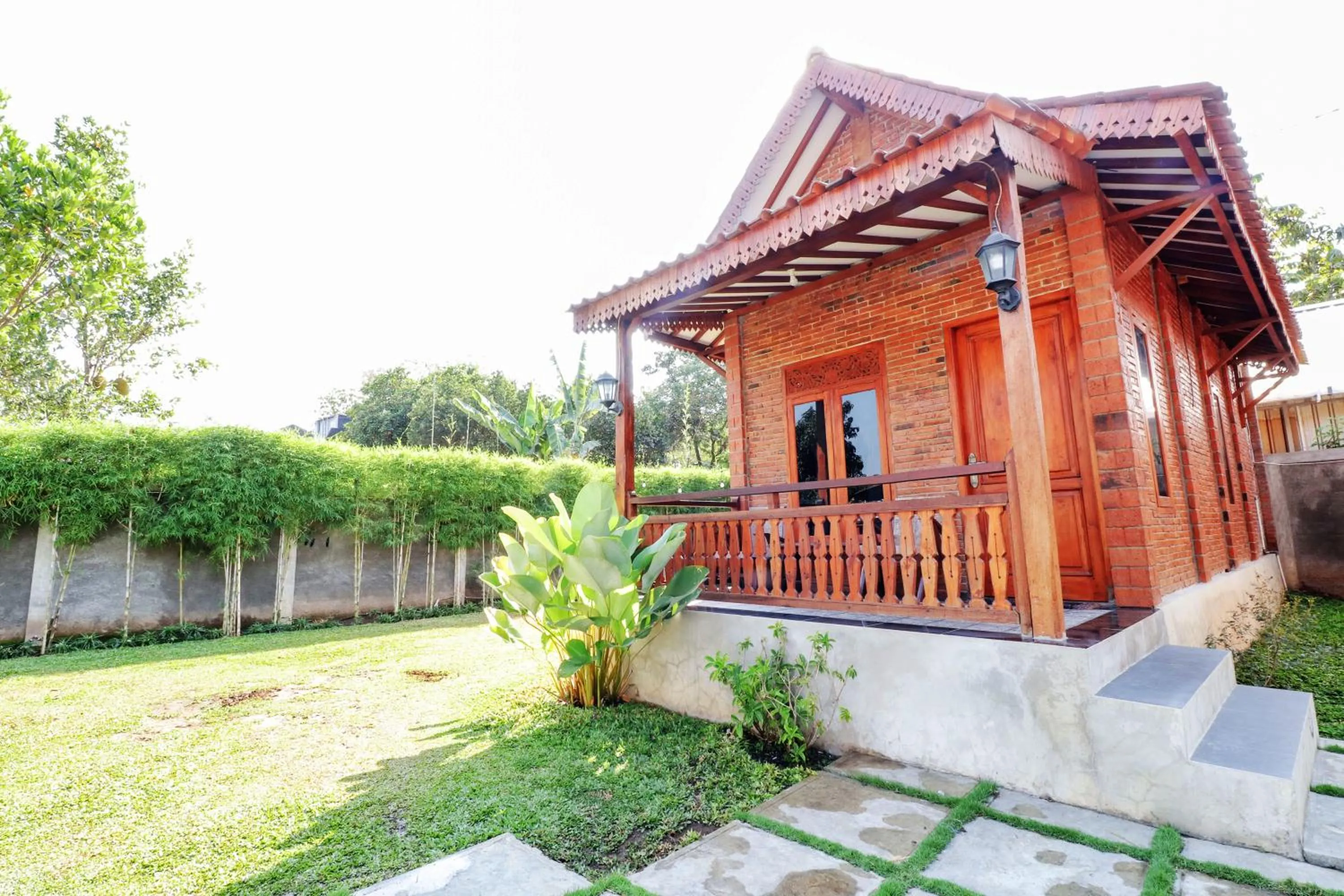Garden in Omah Teras Bata Guesthouse