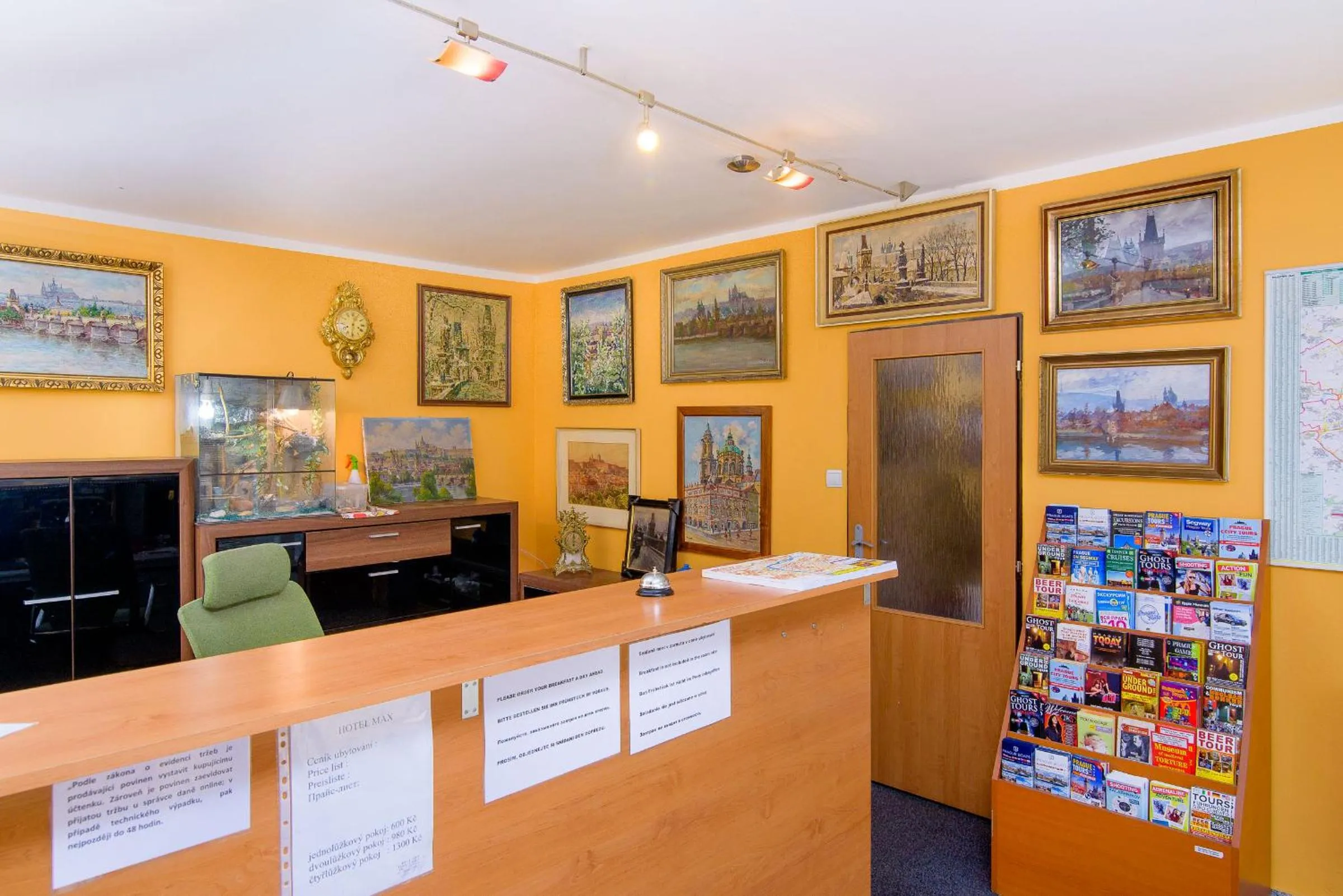 Lobby or reception in Hotel Max