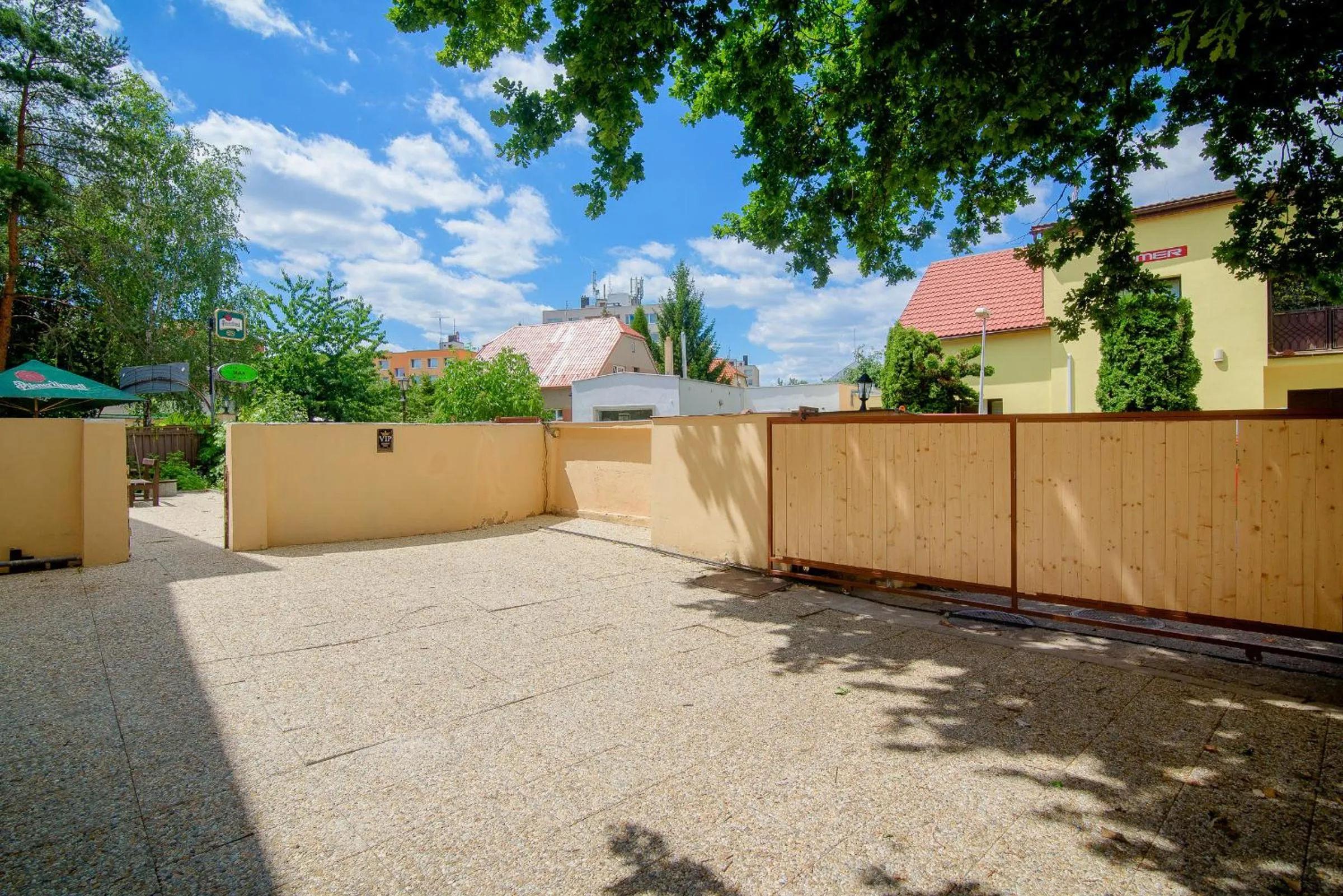 Parking in Hotel Max