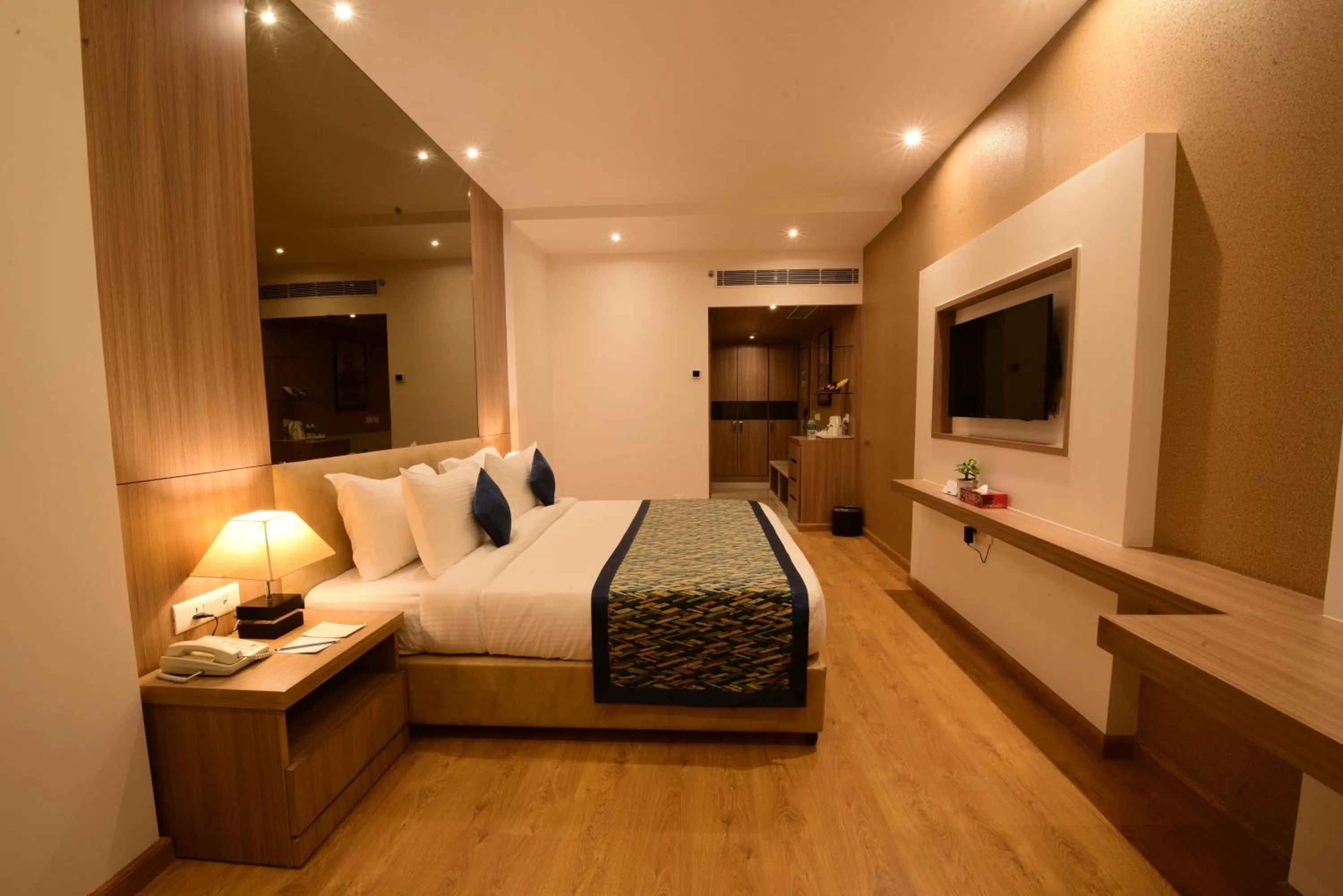 Photo of the whole room, Bed in SureStay Plus by Best Western Amritsar