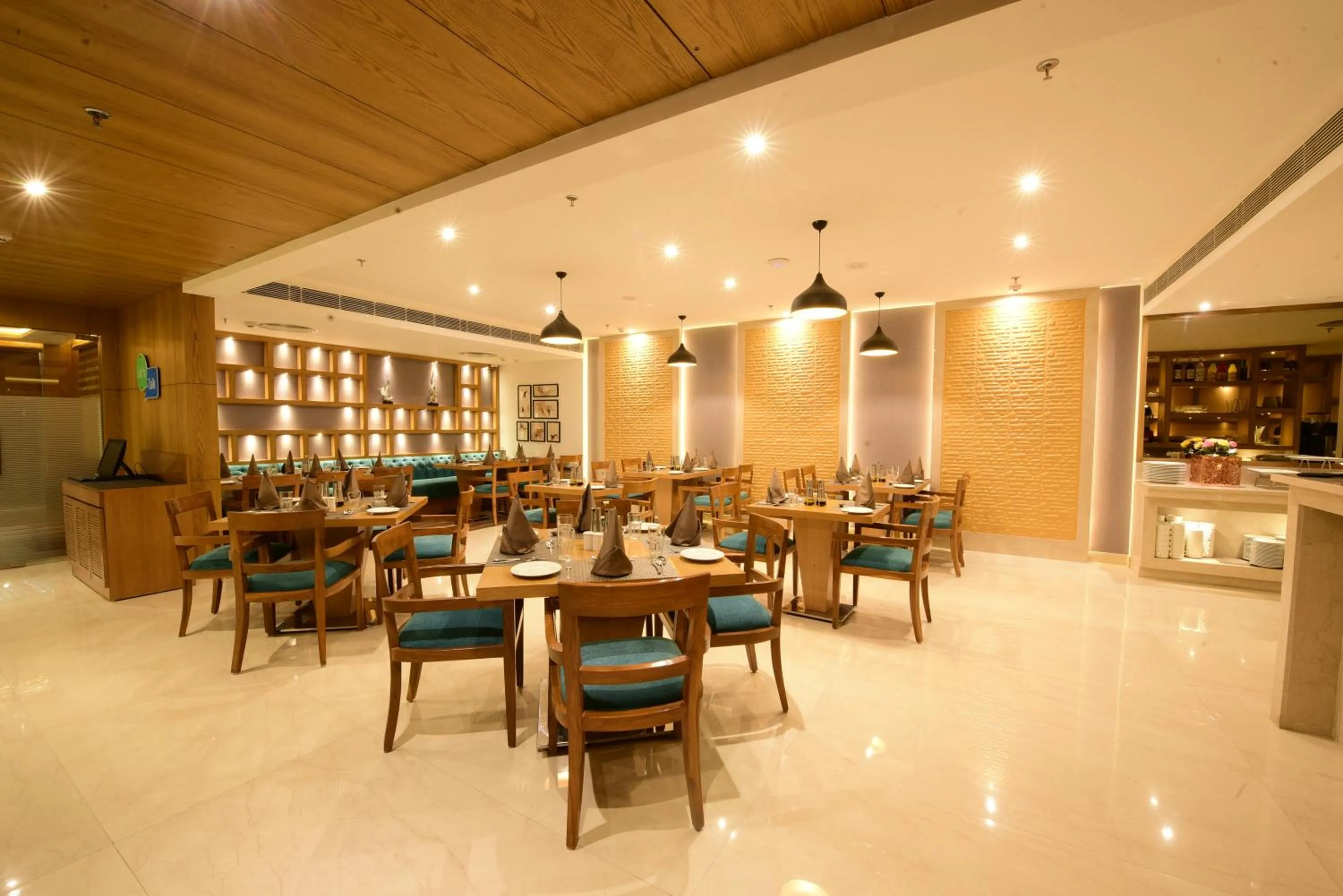 Restaurant/places to eat in SureStay Plus by Best Western Amritsar