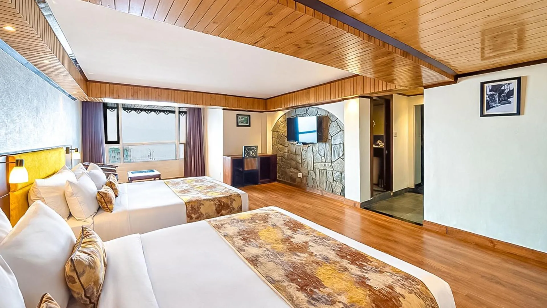 Bedroom, Bed in Yashshree Mall Road Darjeeling