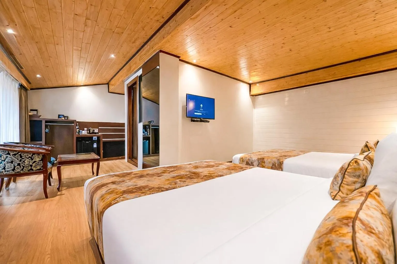 Bedroom, Bed in Yashshree Mall Road Darjeeling