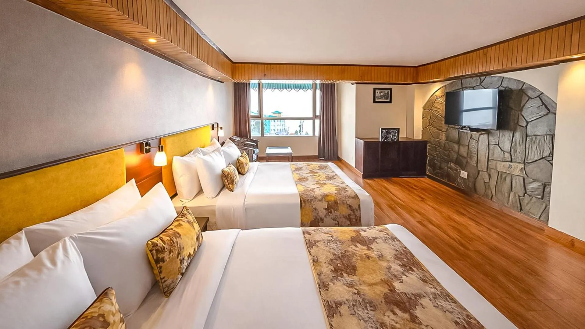 Bedroom, Bed in Yashshree Mall Road Darjeeling