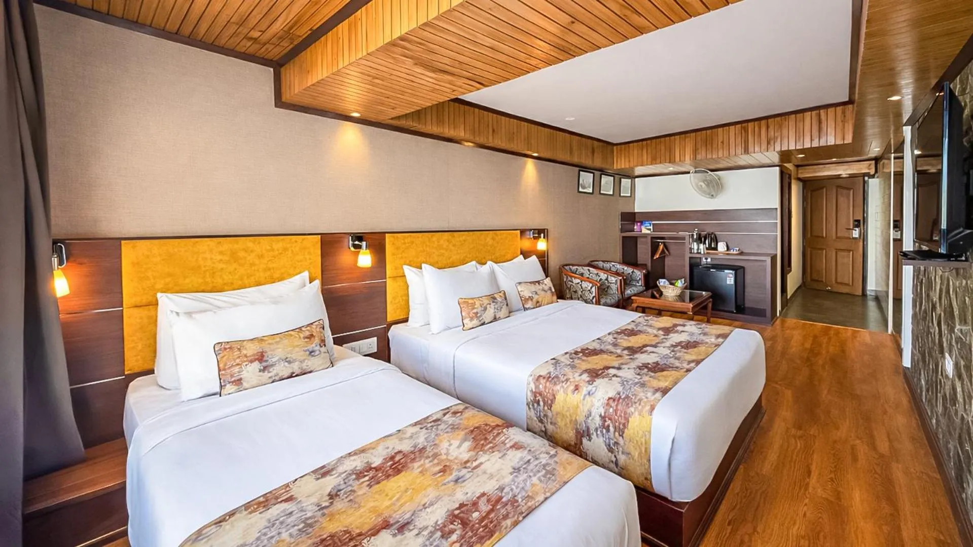 Bedroom, Bed in Yashshree Mall Road Darjeeling