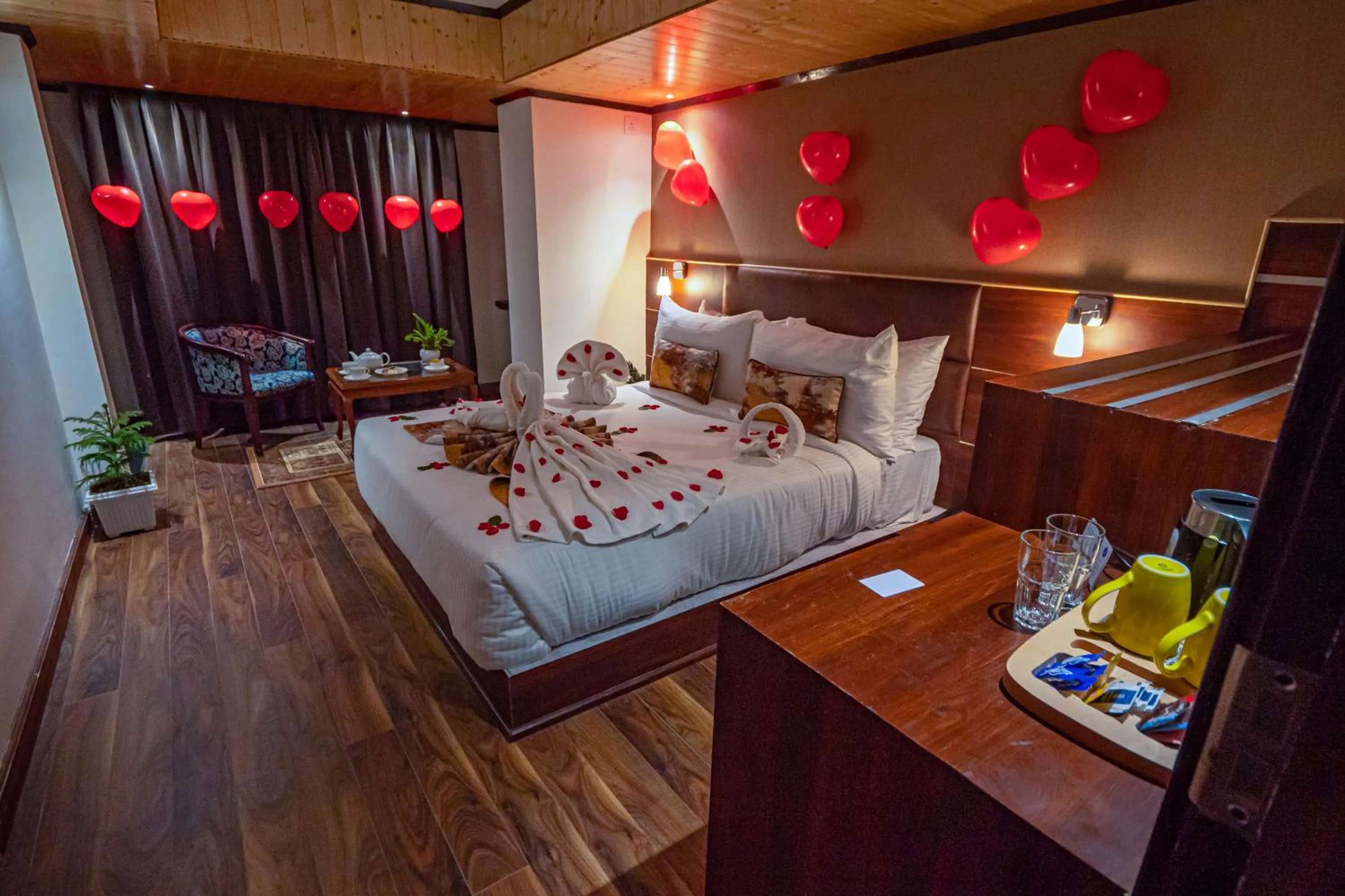 Bedroom, Bed in Yashshree Mall Road Darjeeling