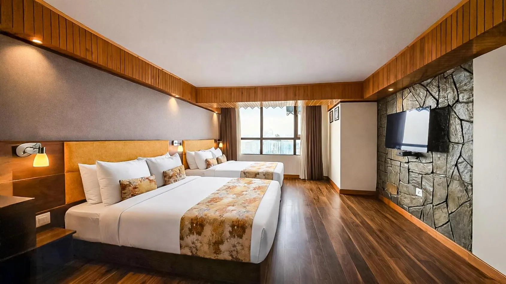 Bedroom, Bed in Yashshree Mall Road Darjeeling