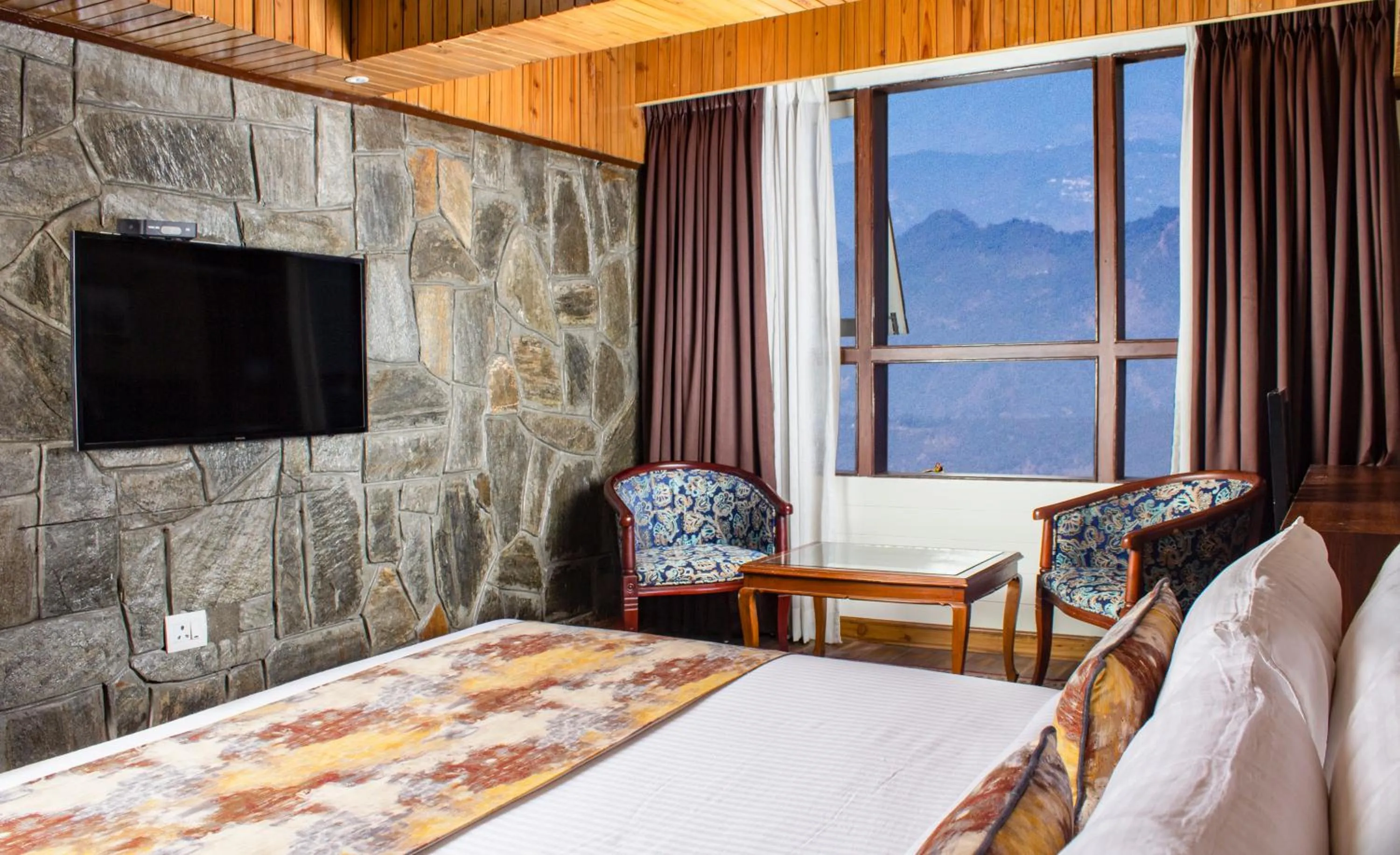 Bedroom, Bed in Yashshree Mall Road Darjeeling