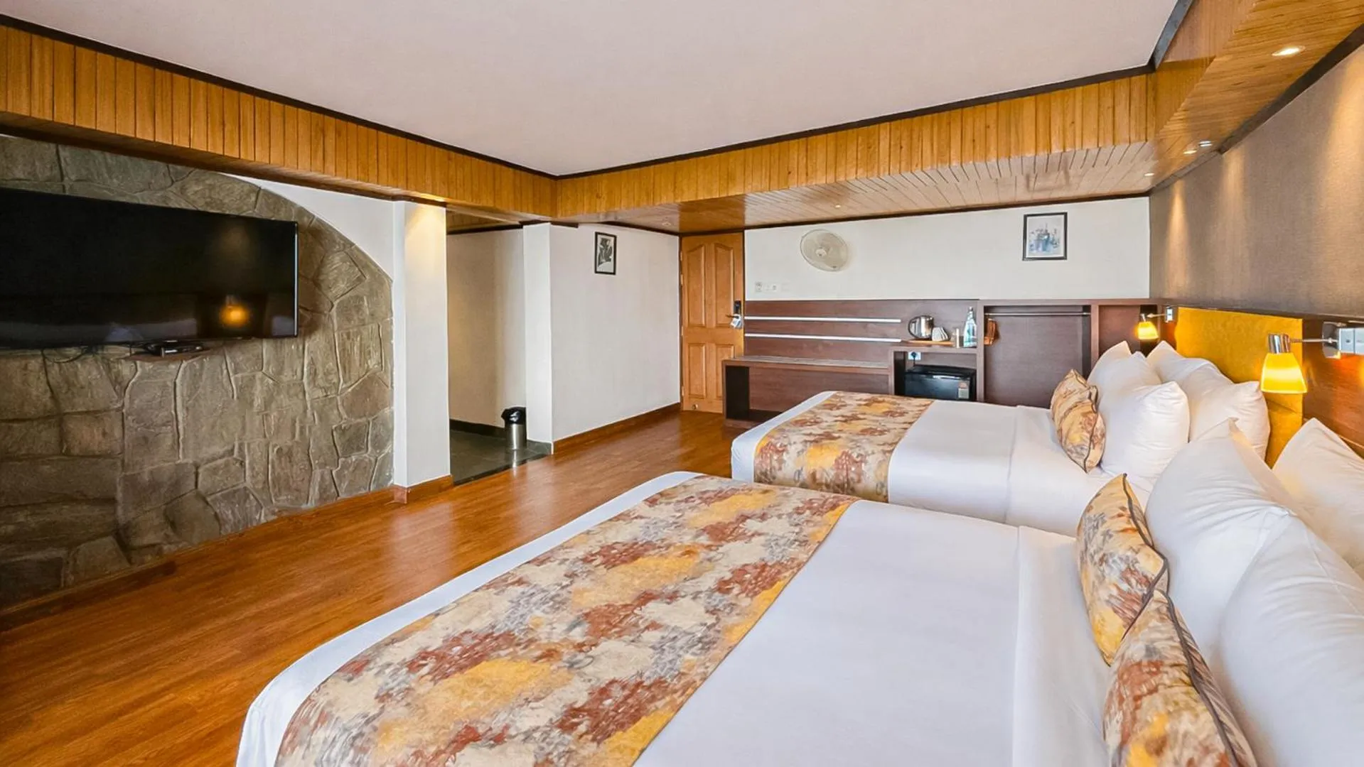 Bedroom, Bed in Yashshree Mall Road Darjeeling