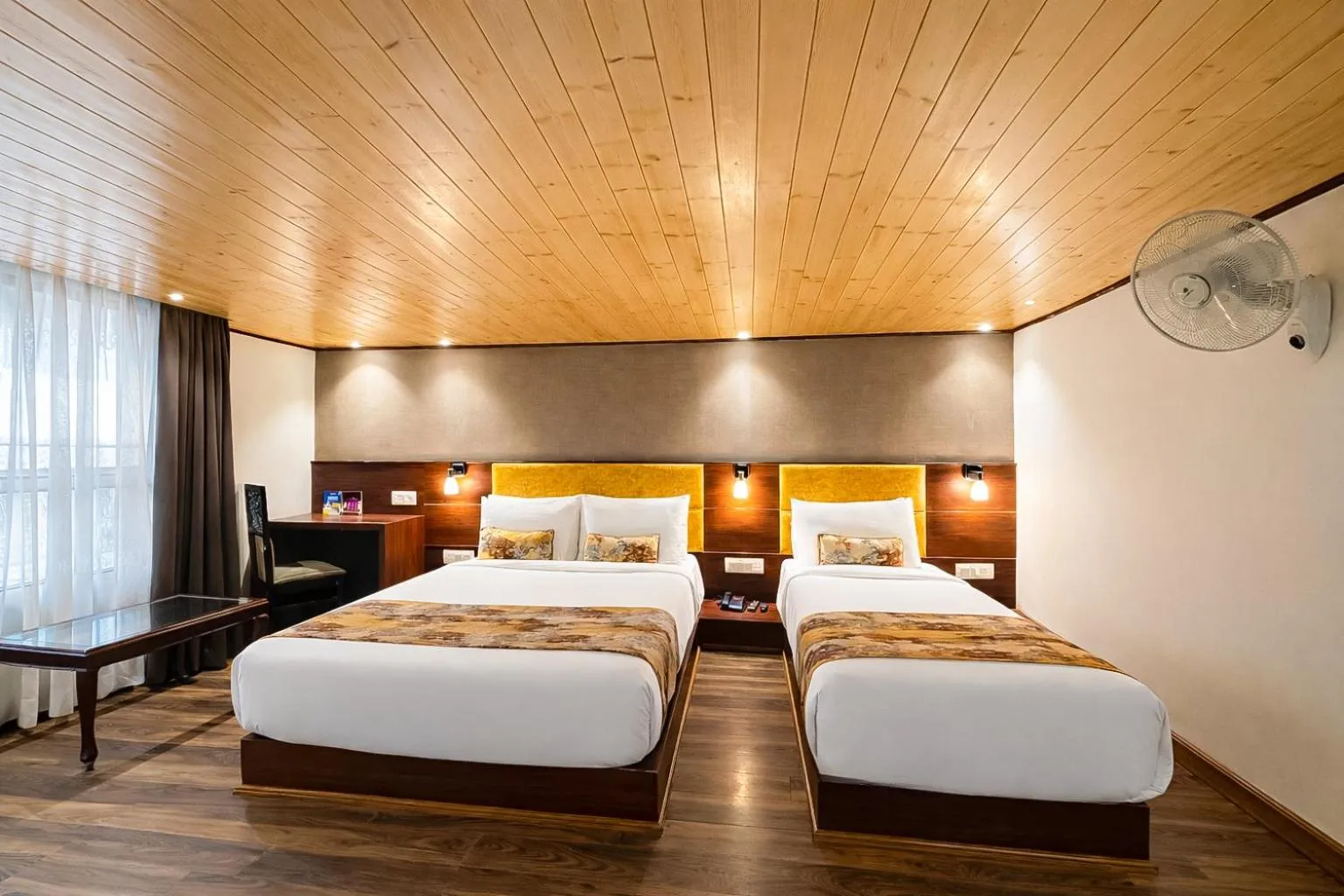 Bedroom, Bed in Yashshree Mall Road Darjeeling