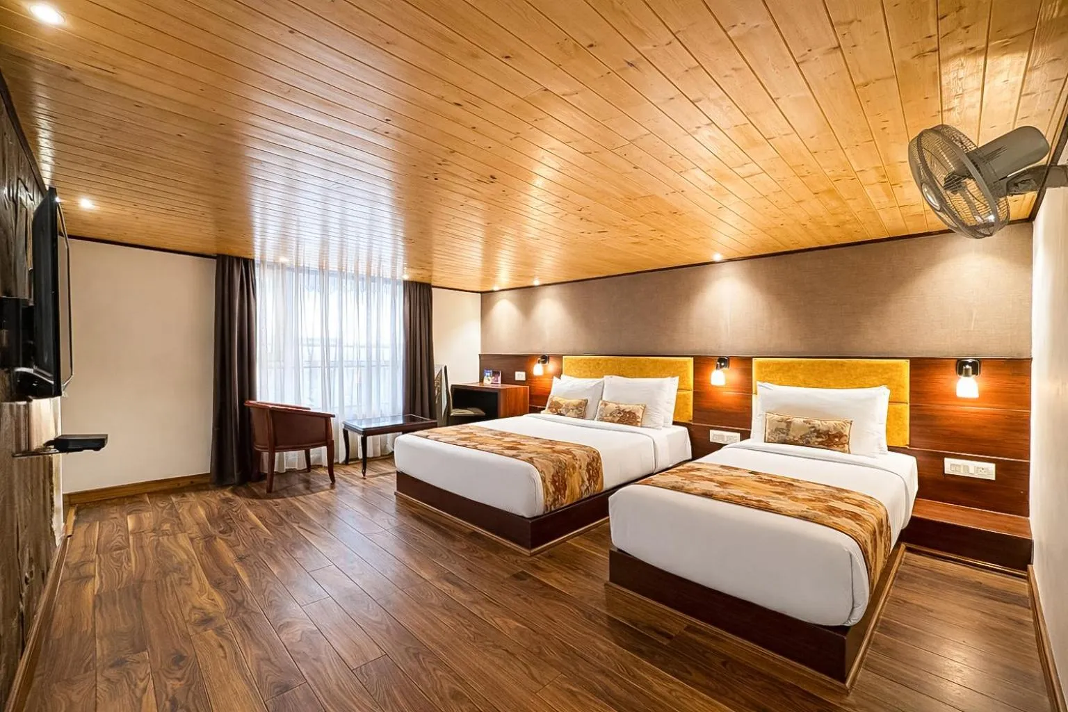 Bedroom, Bed in Yashshree Mall Road Darjeeling