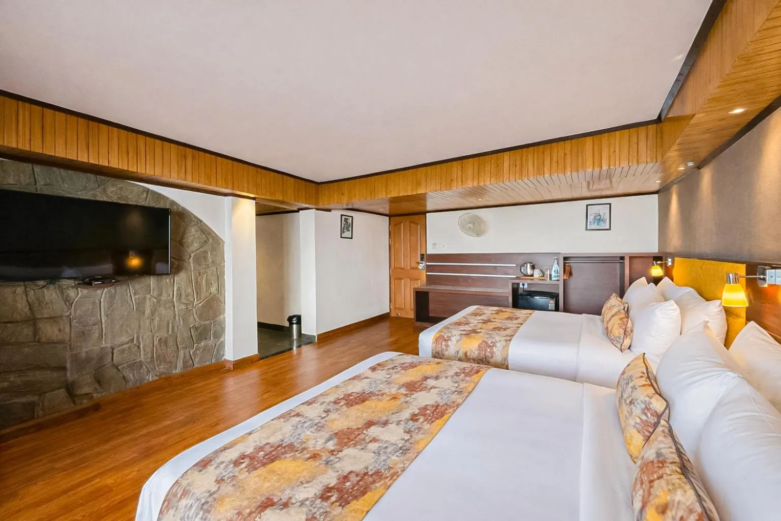 Bedroom, Bed in Yashshree Mall Road Darjeeling