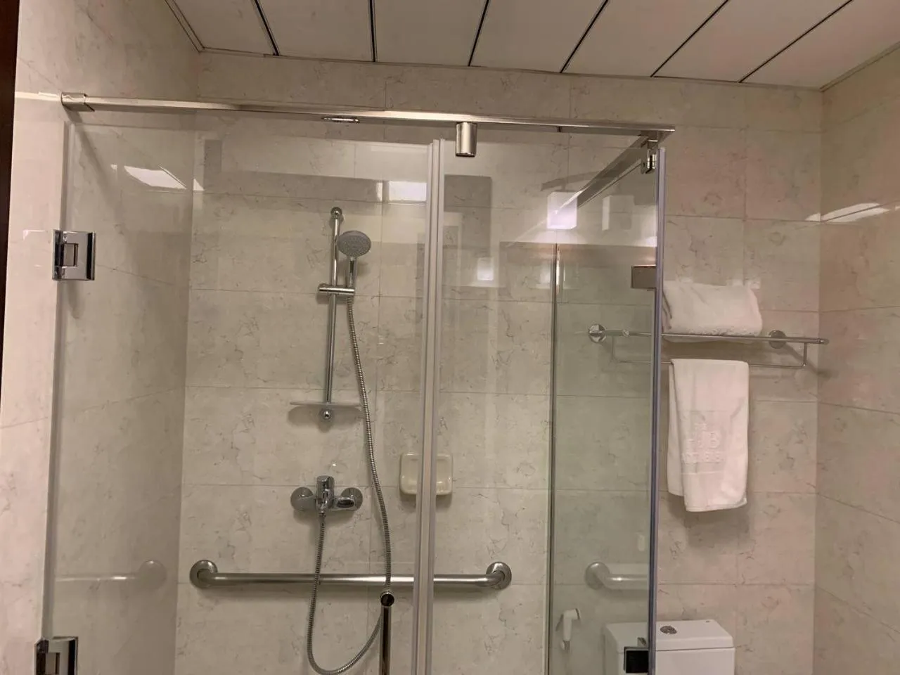Shower in The HUB Hotel