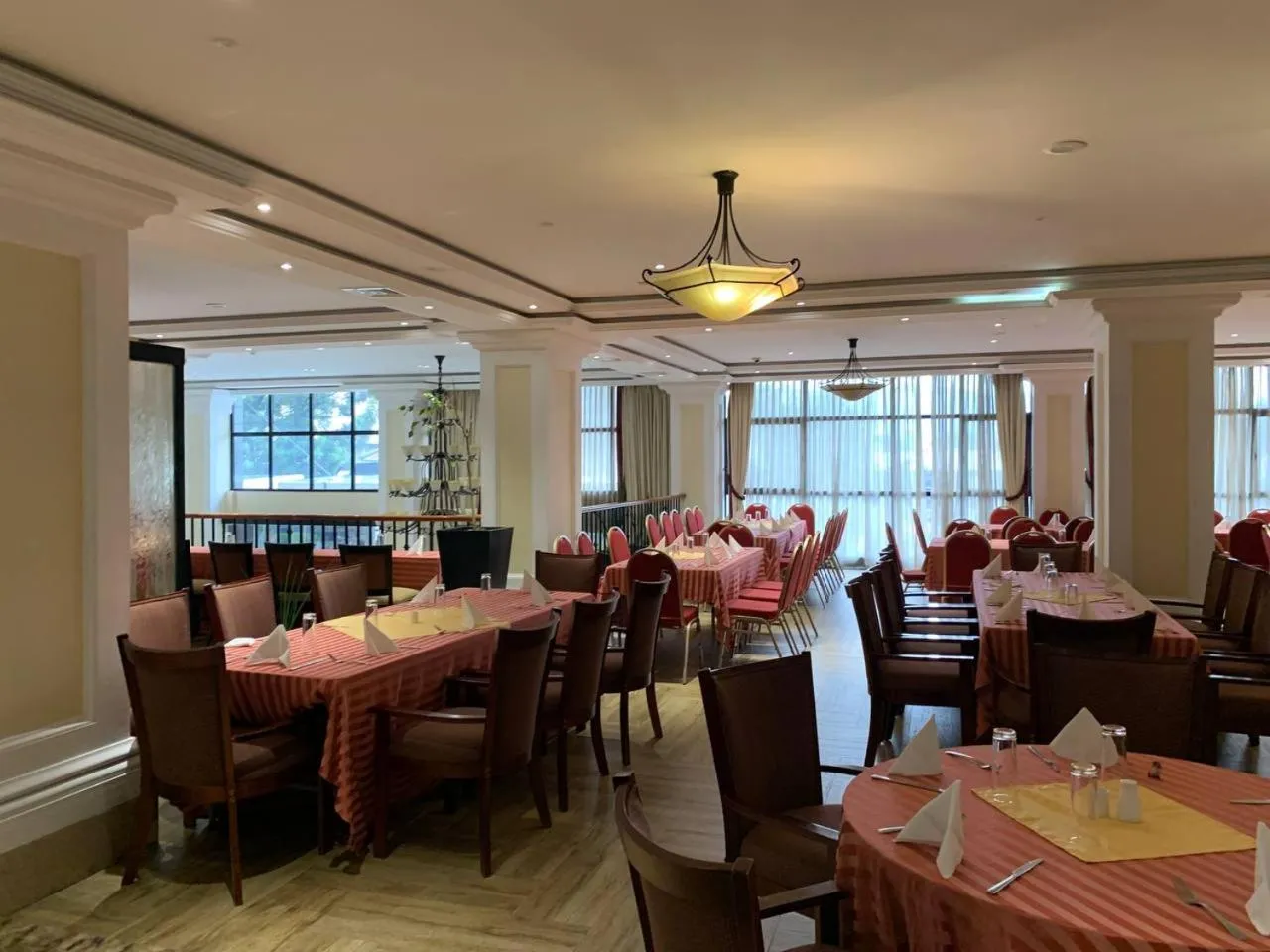 Restaurant/places to eat in The HUB Hotel