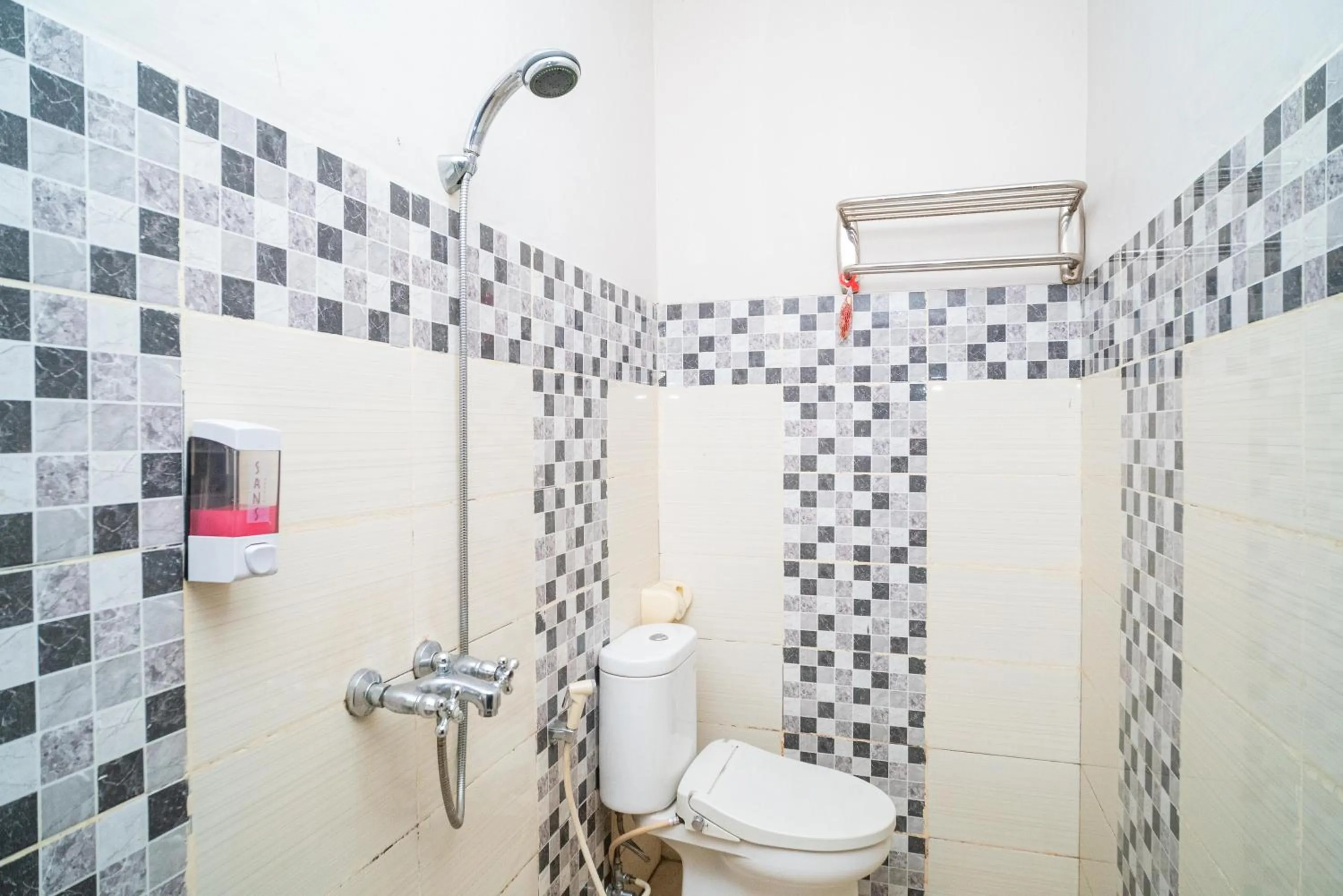 Bathroom in Sans Hotel Zam-Zam Syariah Palangkaraya